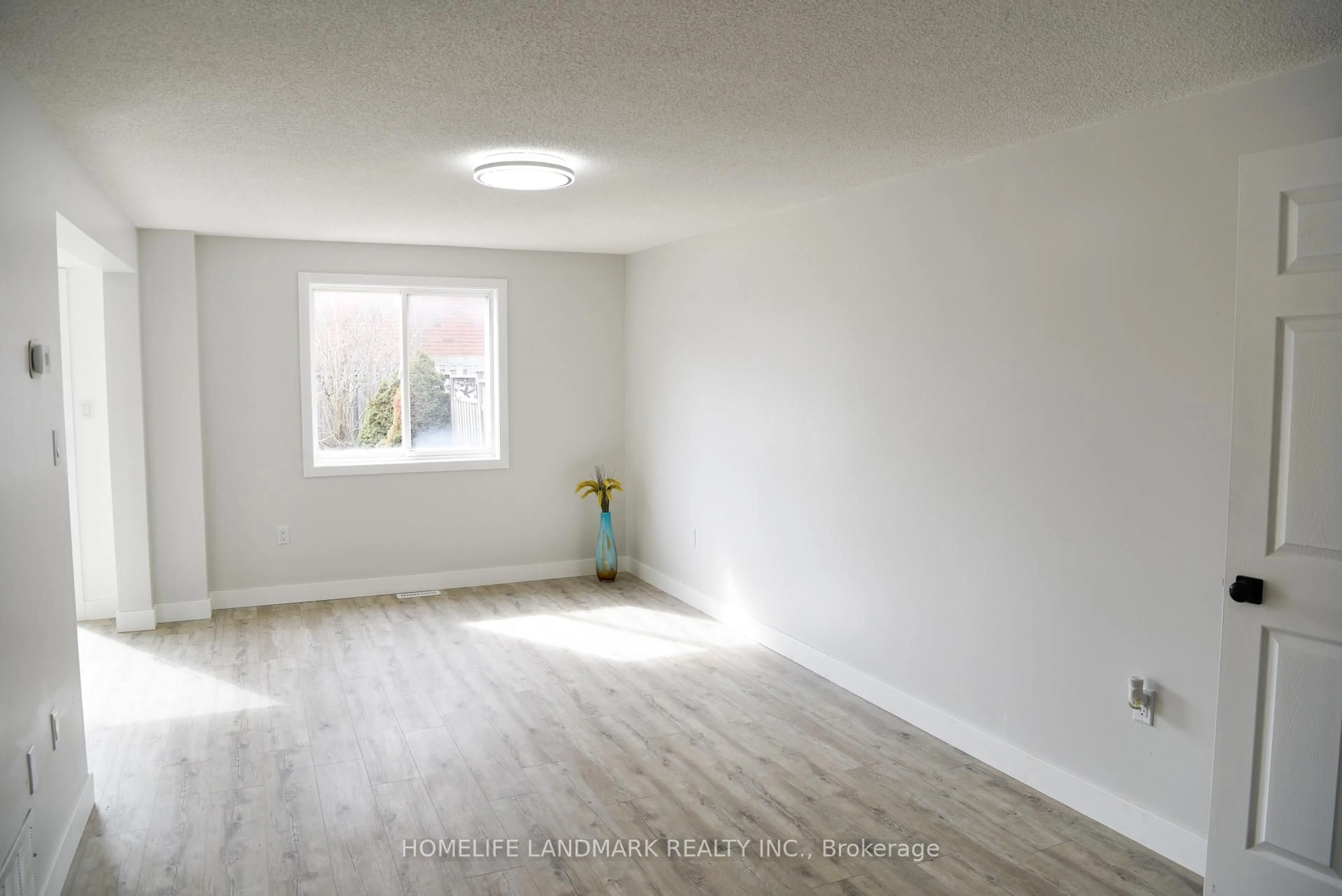 A pic of a room for 6 Silver Maple Cres, Barrie Ontario L4N 8T3