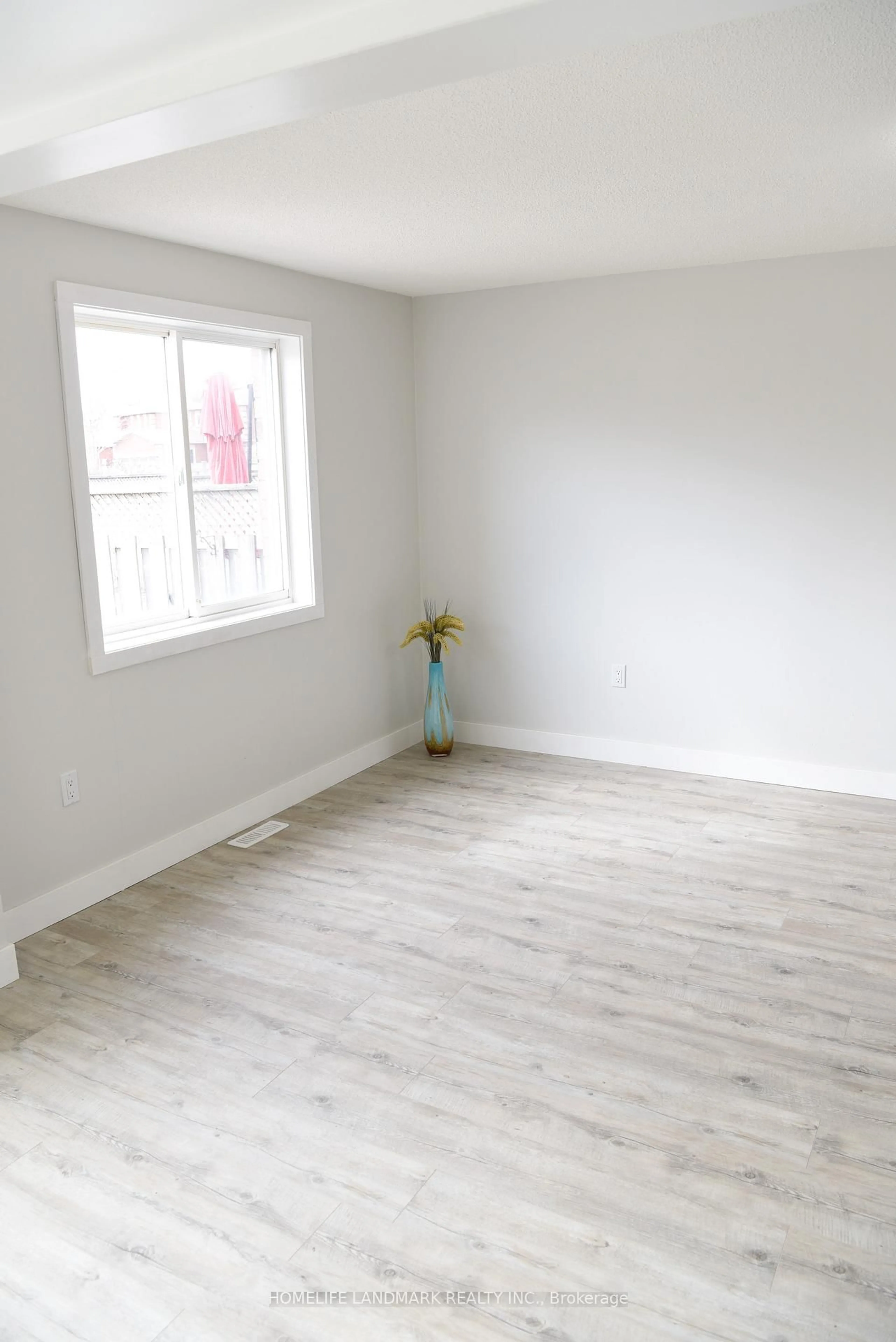 A pic of a room for 6 Silver Maple Cres, Barrie Ontario L4N 8T3