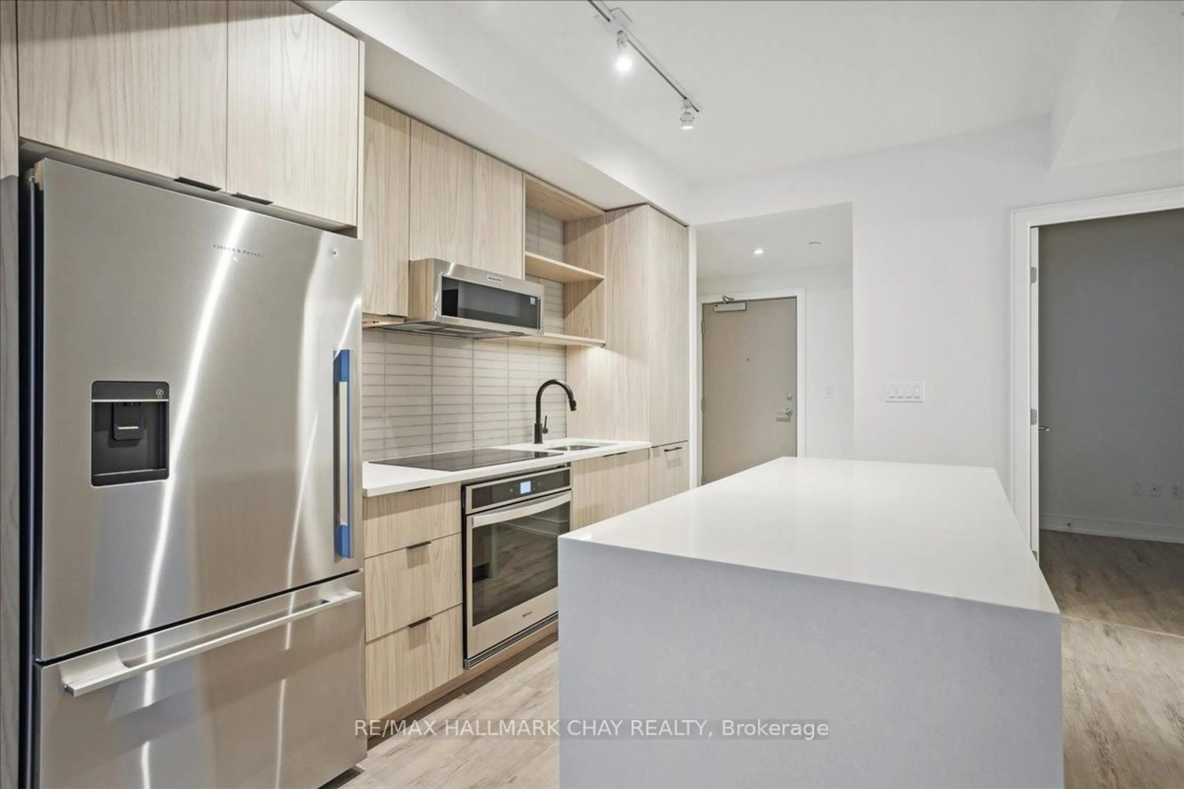 Standard kitchen, unknown for 185 Dunlop St #803, Barrie Ontario L4M 0M7