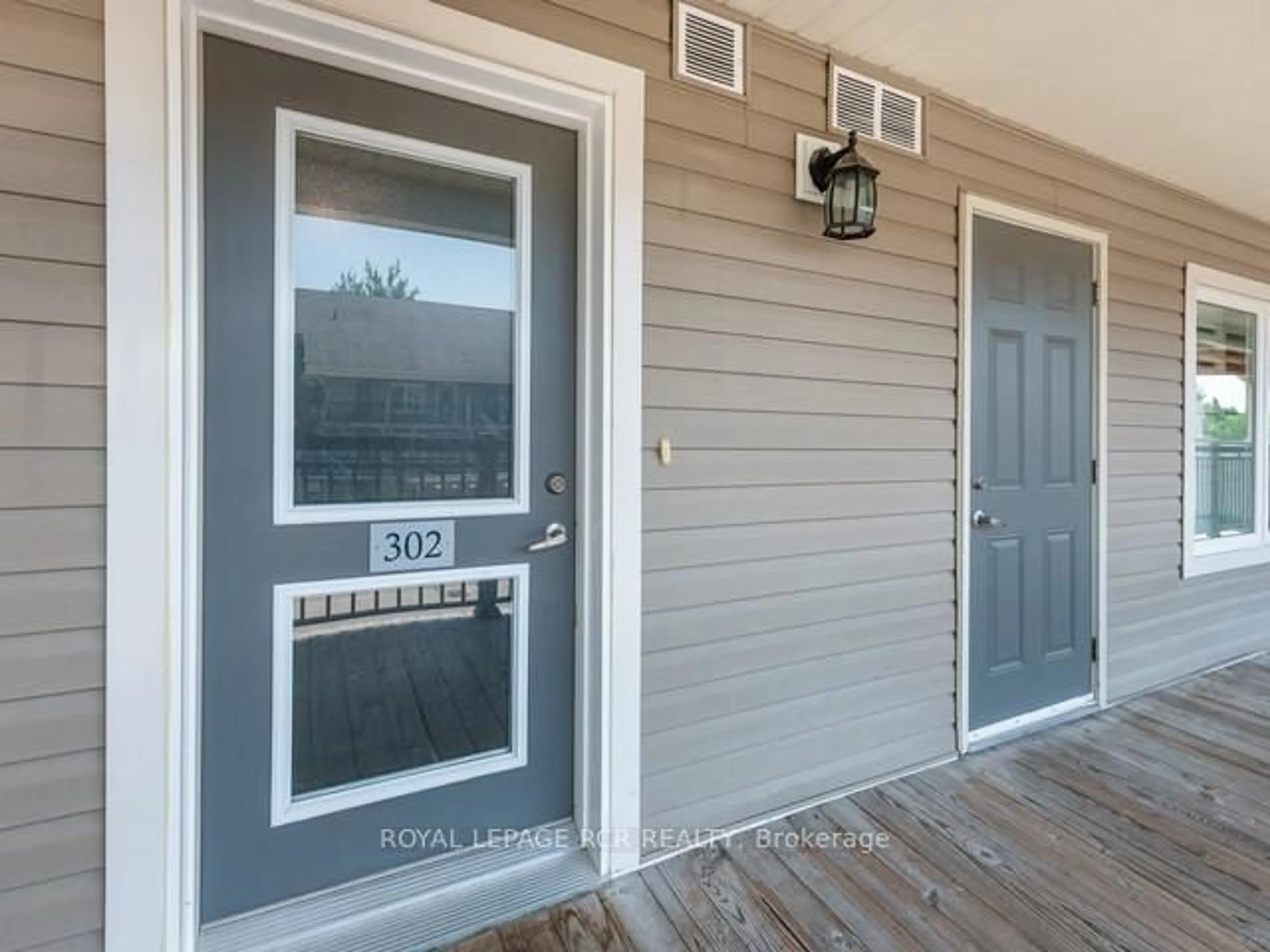 Home with vinyl exterior material, unknown for 3 Brandy Lane Dr #302, Collingwood Ontario L9Y 0X4