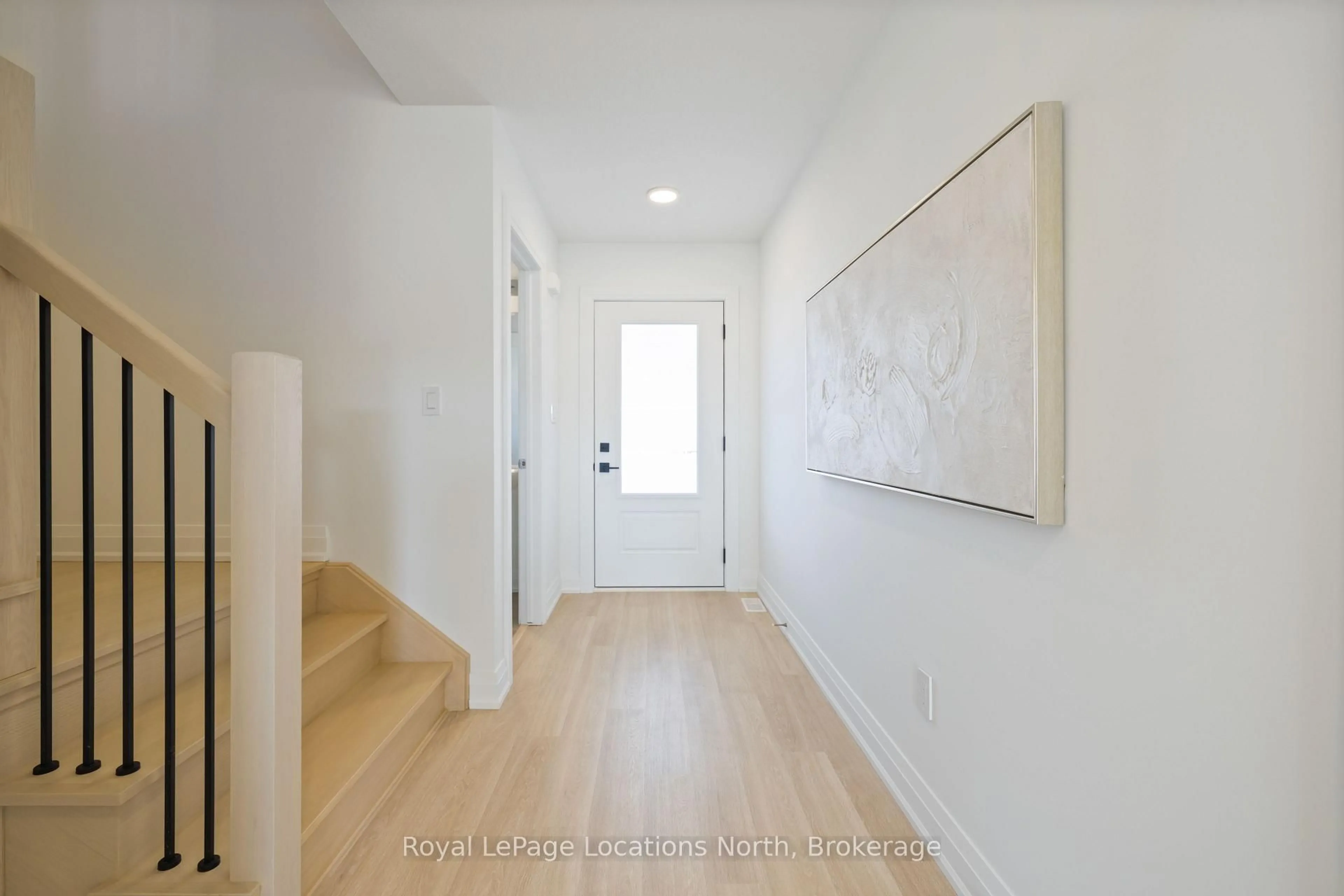 Indoor entryway for 28 Swain Cres, Collingwood Ontario L9Y 2L3