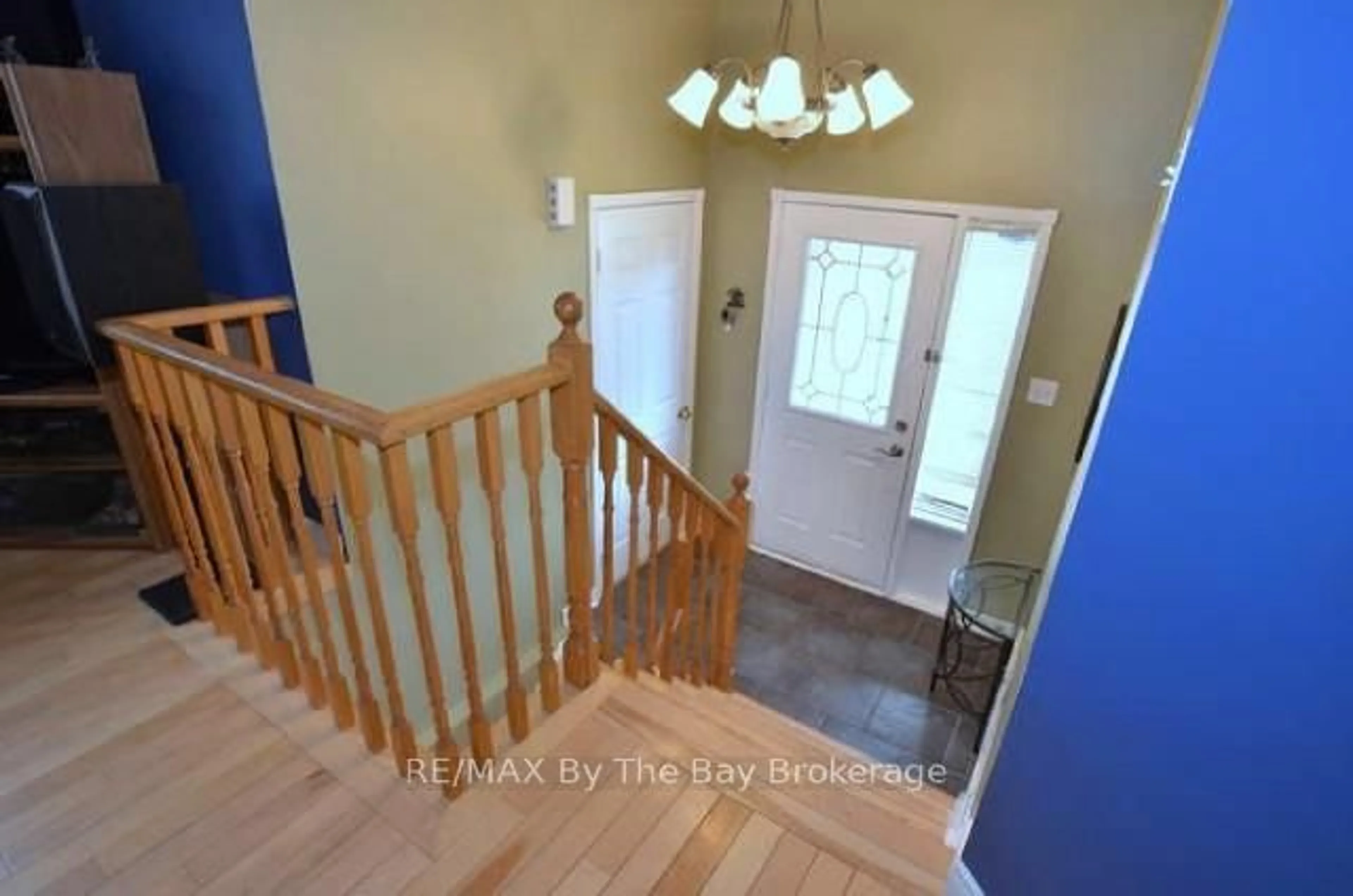 Indoor entryway for 4 DONALD Cres, Wasaga Beach Ontario L9Z 1E1
