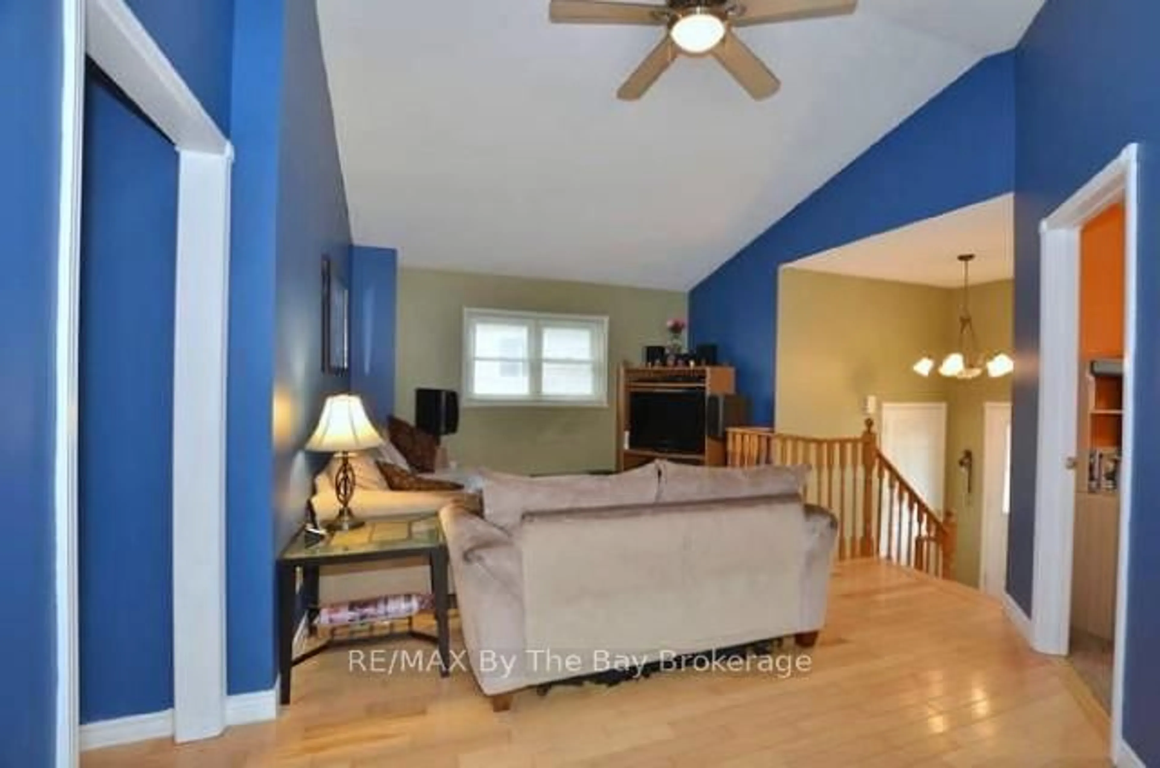 Living room with furniture, unknown for 4 DONALD Cres, Wasaga Beach Ontario L9Z 1E1