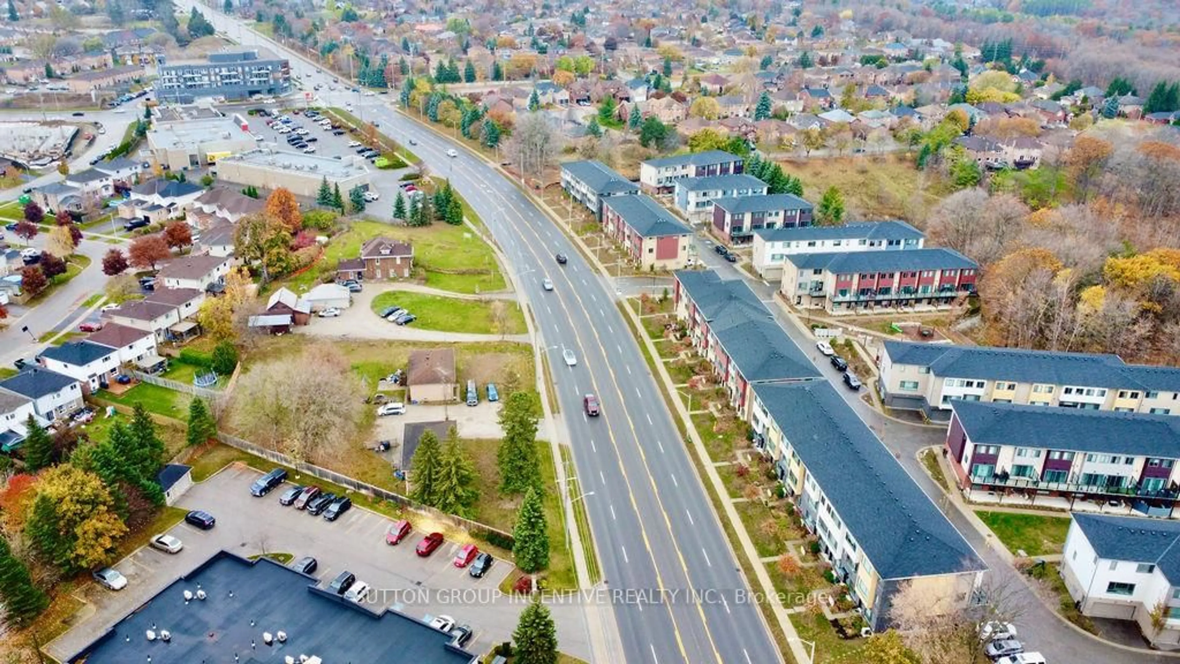 A pic from outside/outdoor area/front of a property/back of a property/a pic from drone, street for 369 Essa Rd #41, Barrie Ontario L4N 9C8
