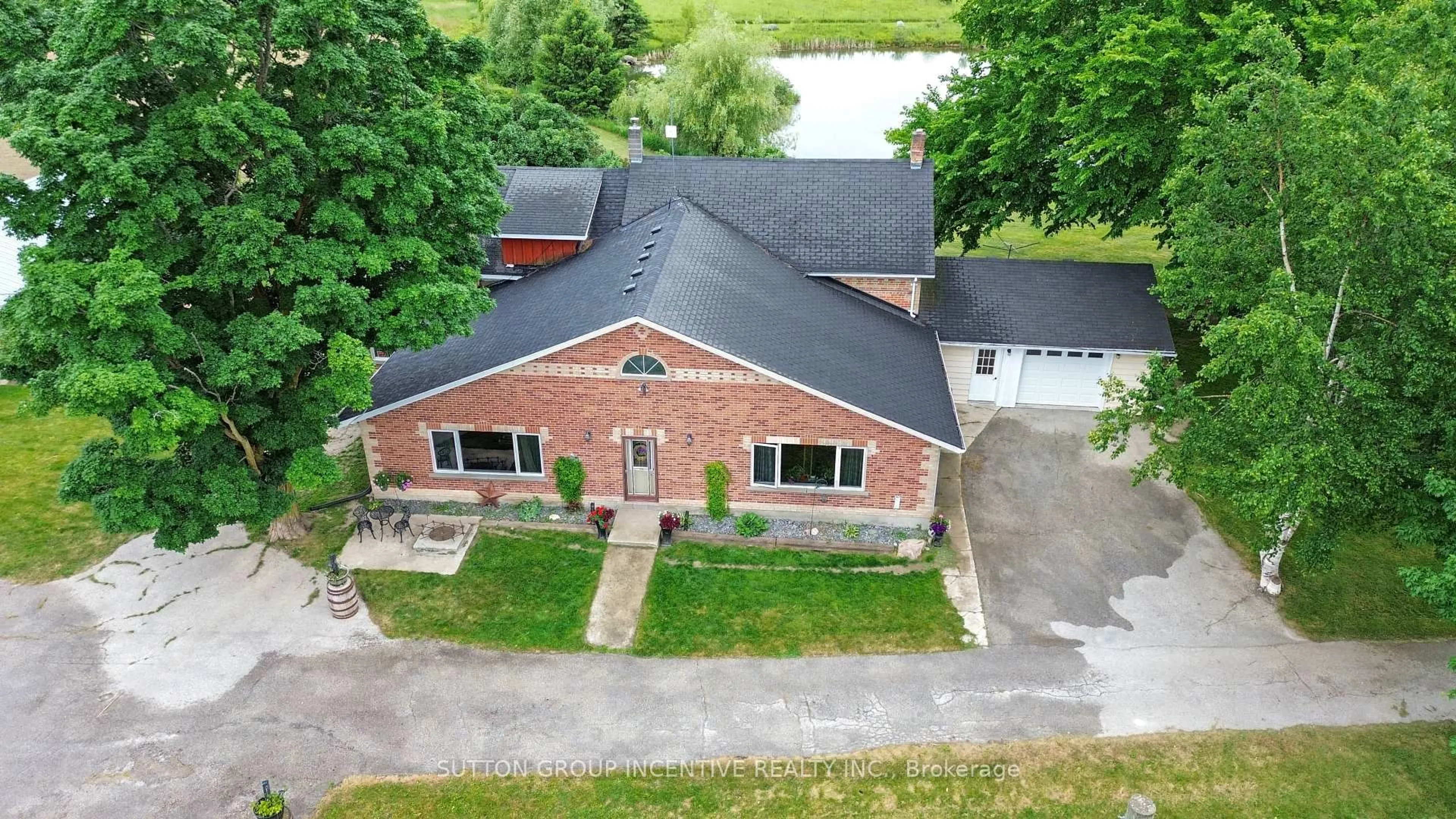A pic from outside/outdoor area/front of a property/back of a property/a pic from drone, street for 6511 21/22 Nottawasaga Sdrd, Clearview Ontario L0M 1S0