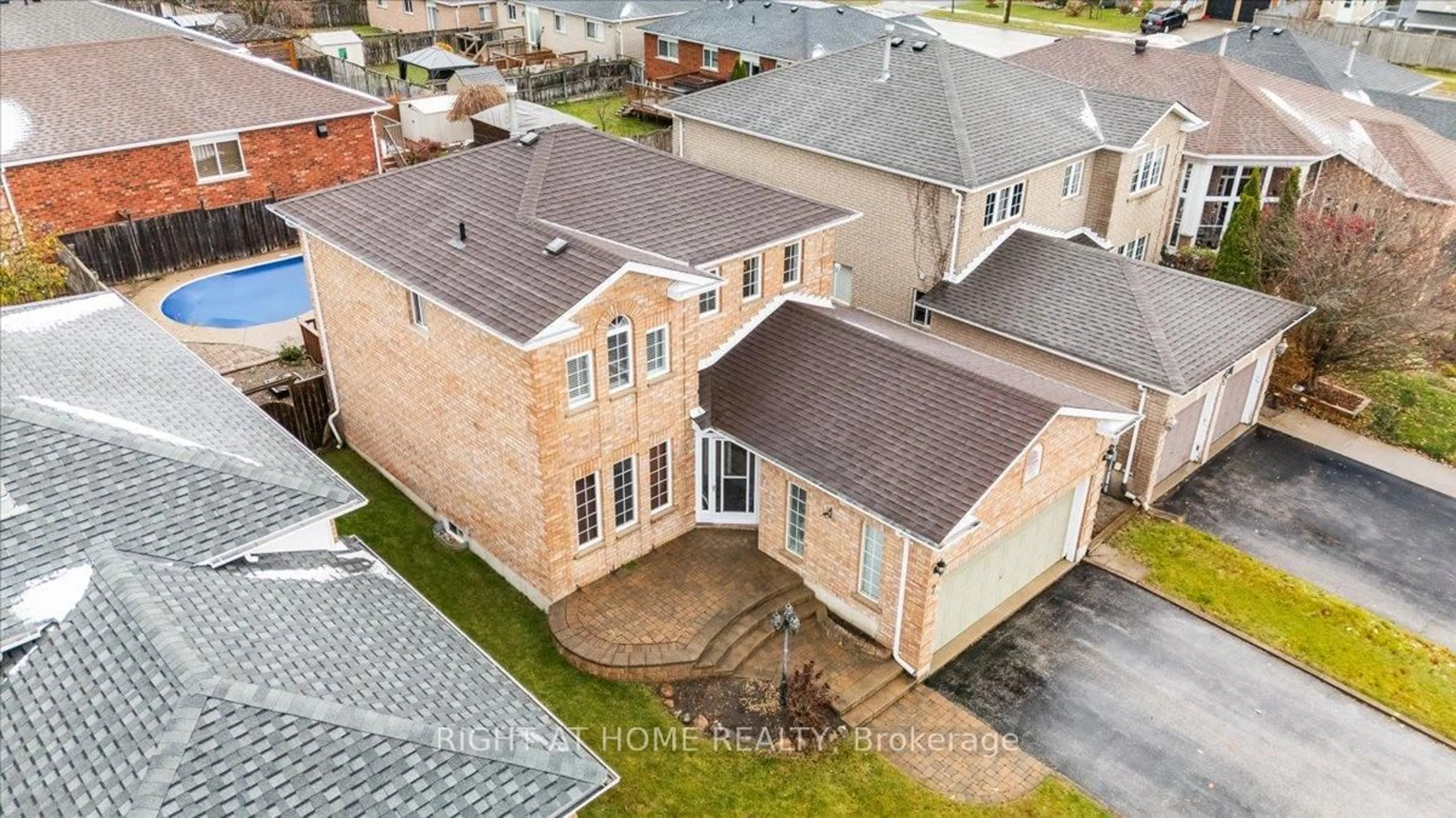 A pic from outside/outdoor area/front of a property/back of a property/a pic from drone, street for 7 Michael Cres, Barrie Ontario L4M 6Y9