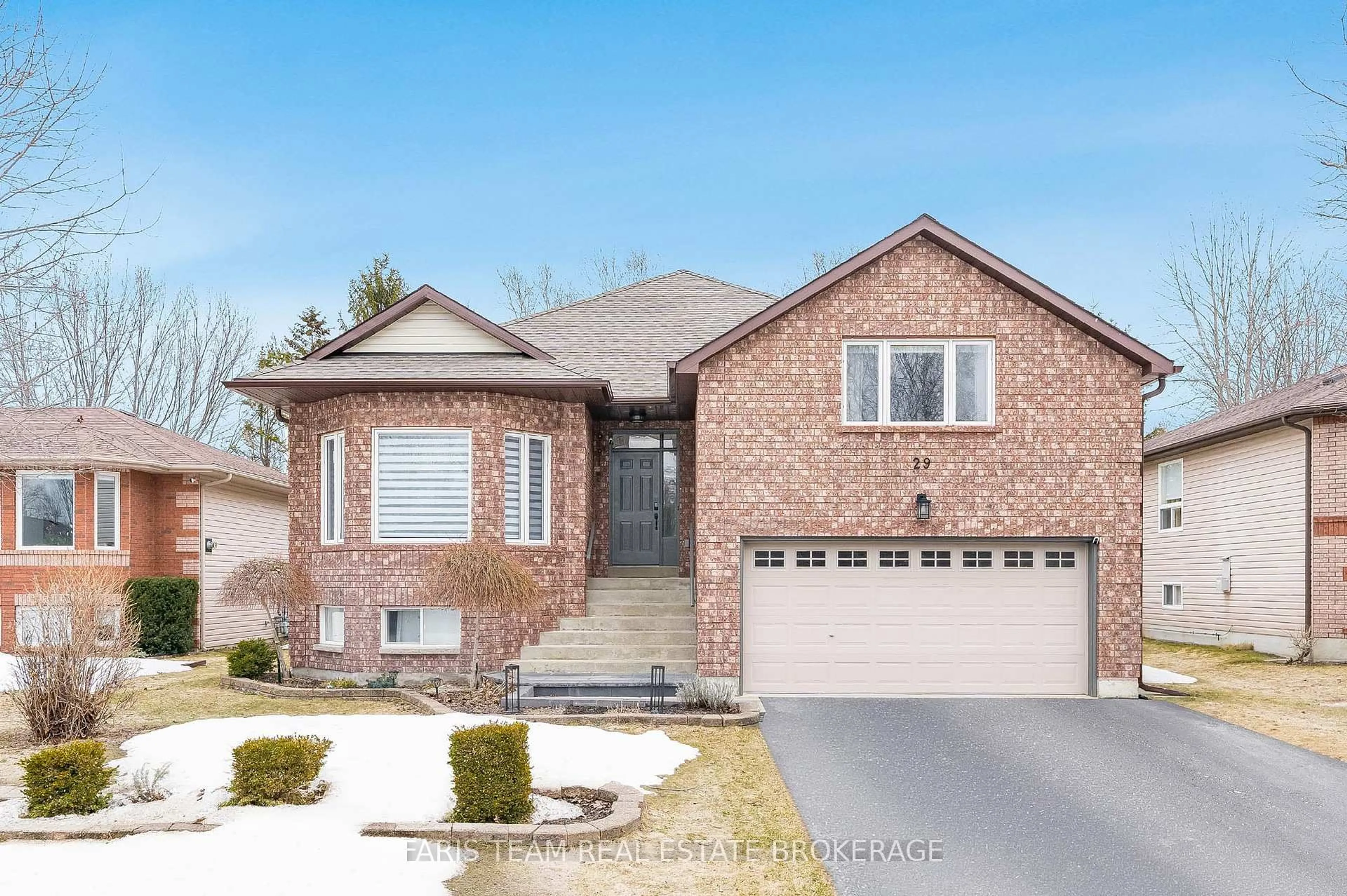 Home with brick exterior material, street for 29 Riverdale Dr, Wasaga Beach Ontario L9Z 1E9