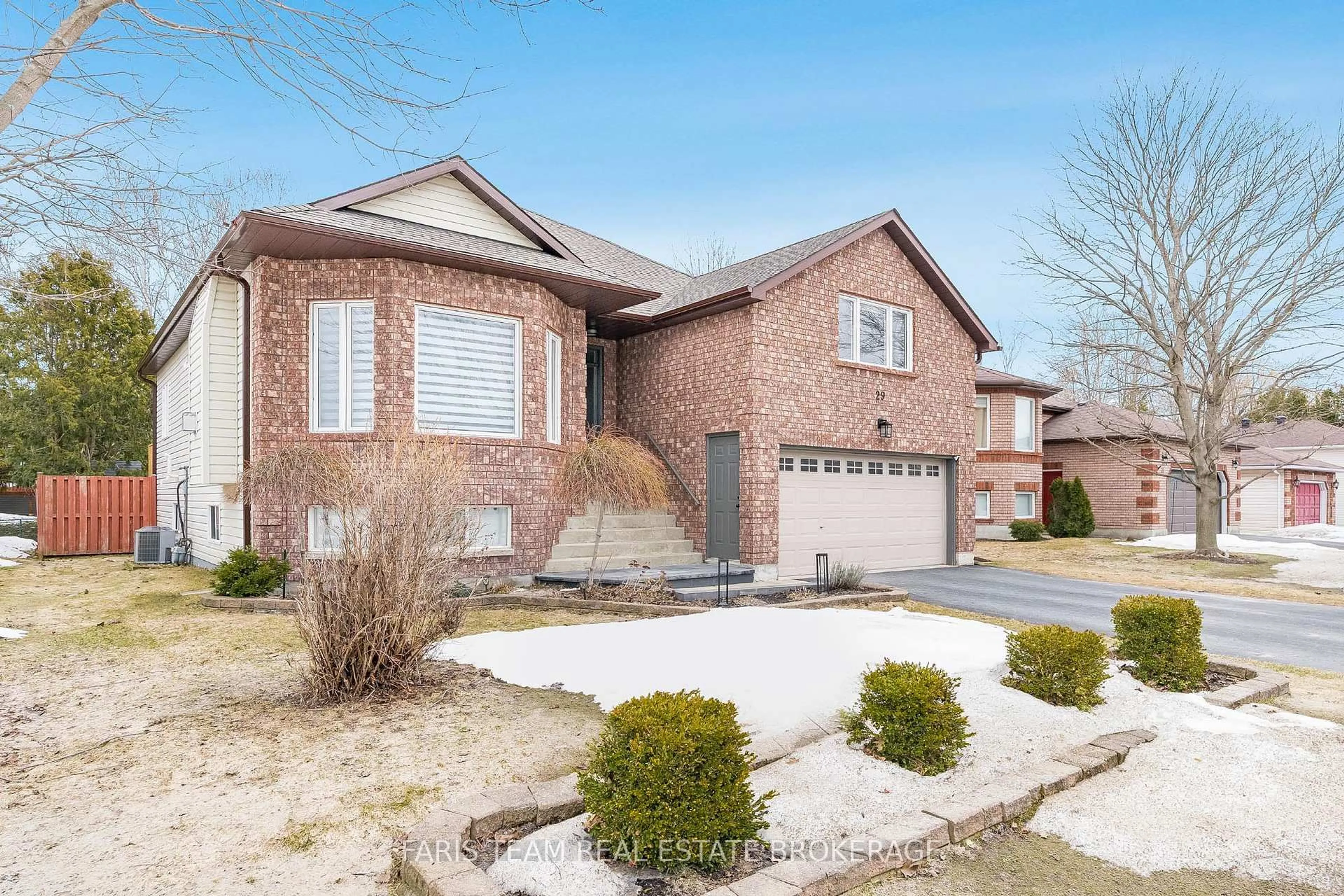 Home with brick exterior material, street for 29 Riverdale Dr, Wasaga Beach Ontario L9Z 1E9