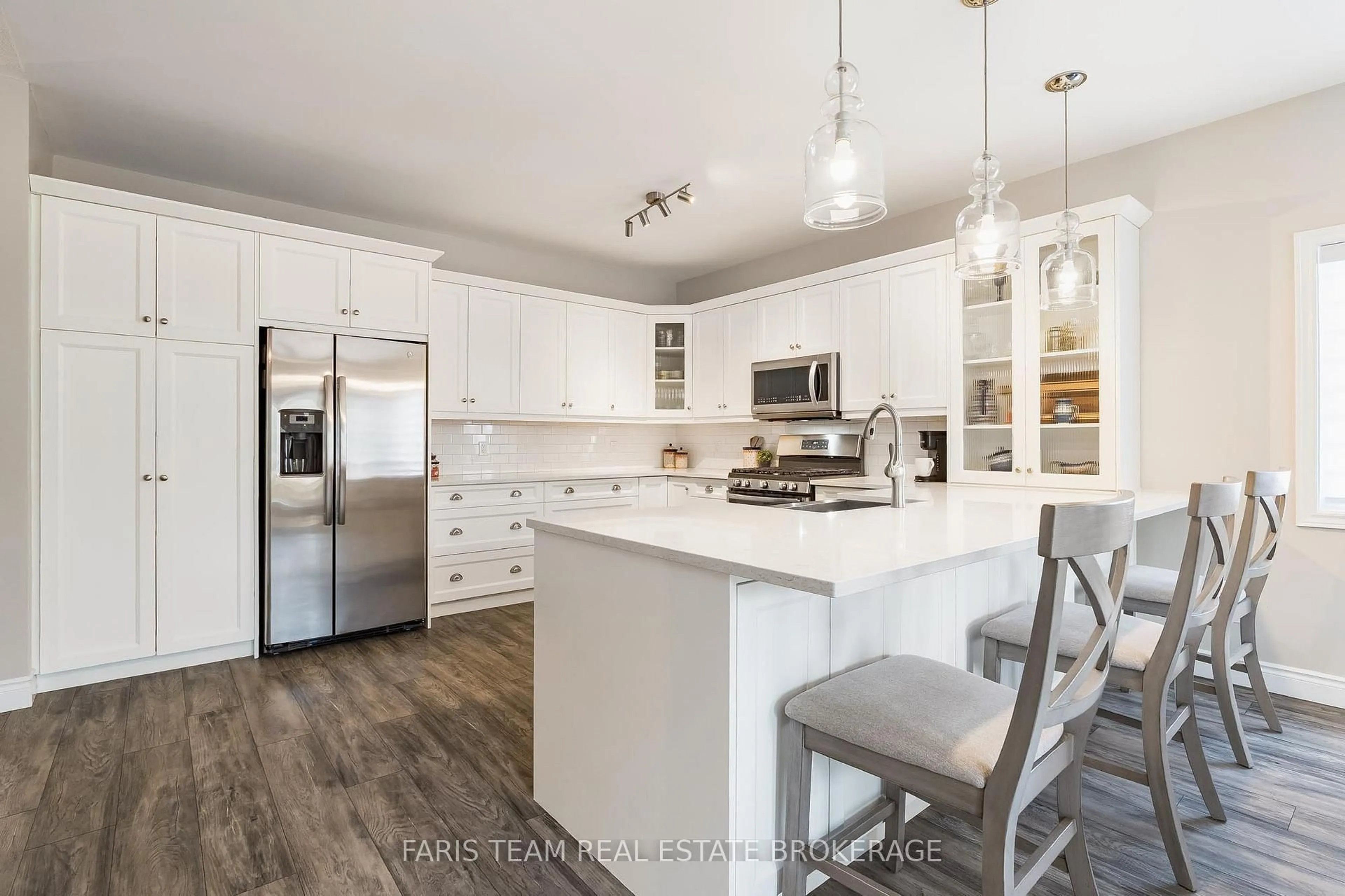 Open concept kitchen, unknown for 29 Riverdale Dr, Wasaga Beach Ontario L9Z 1E9