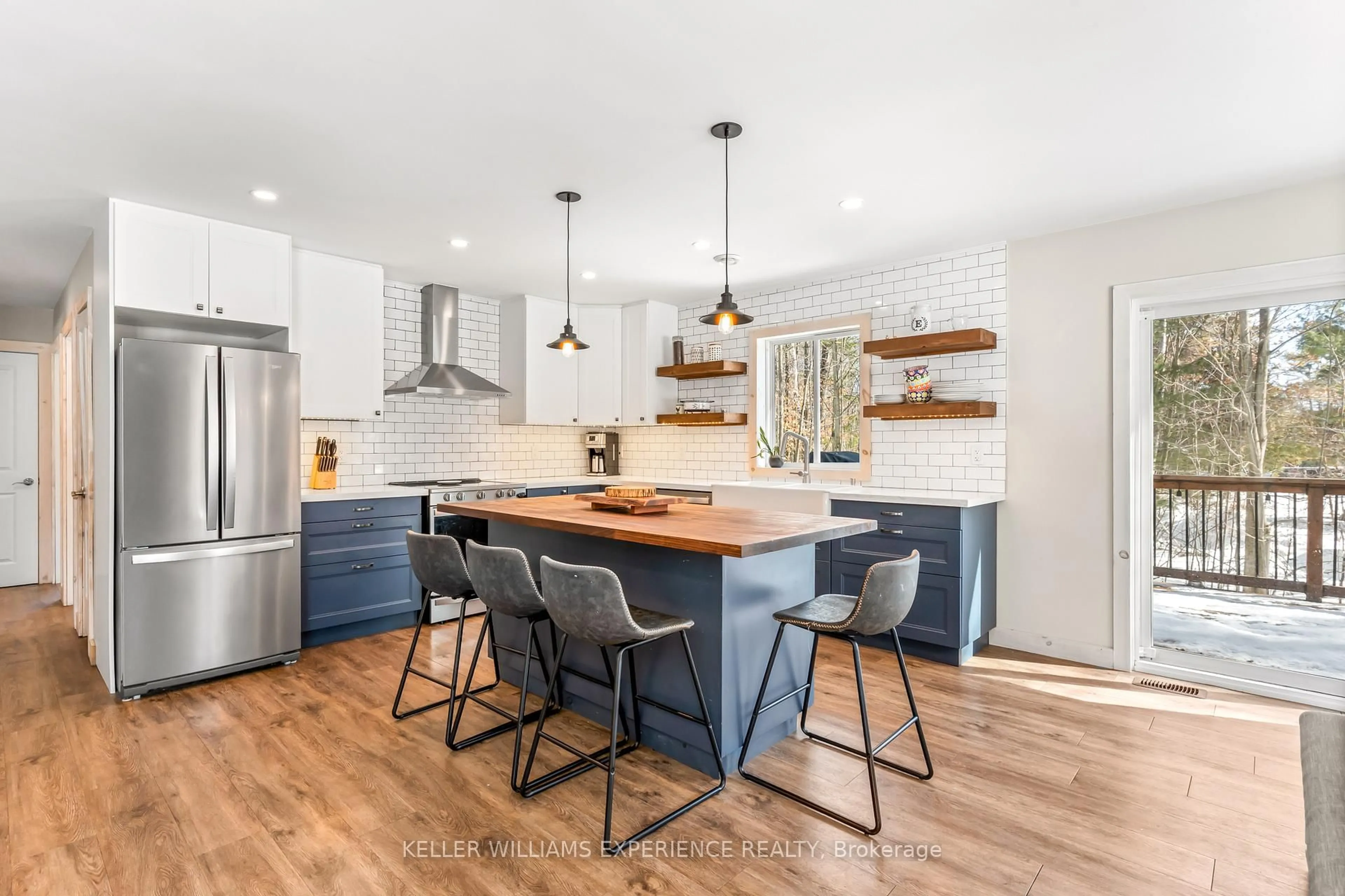 Open concept kitchen, unknown for 3714 Agnew Rd, Severn Ontario L0K 2B0