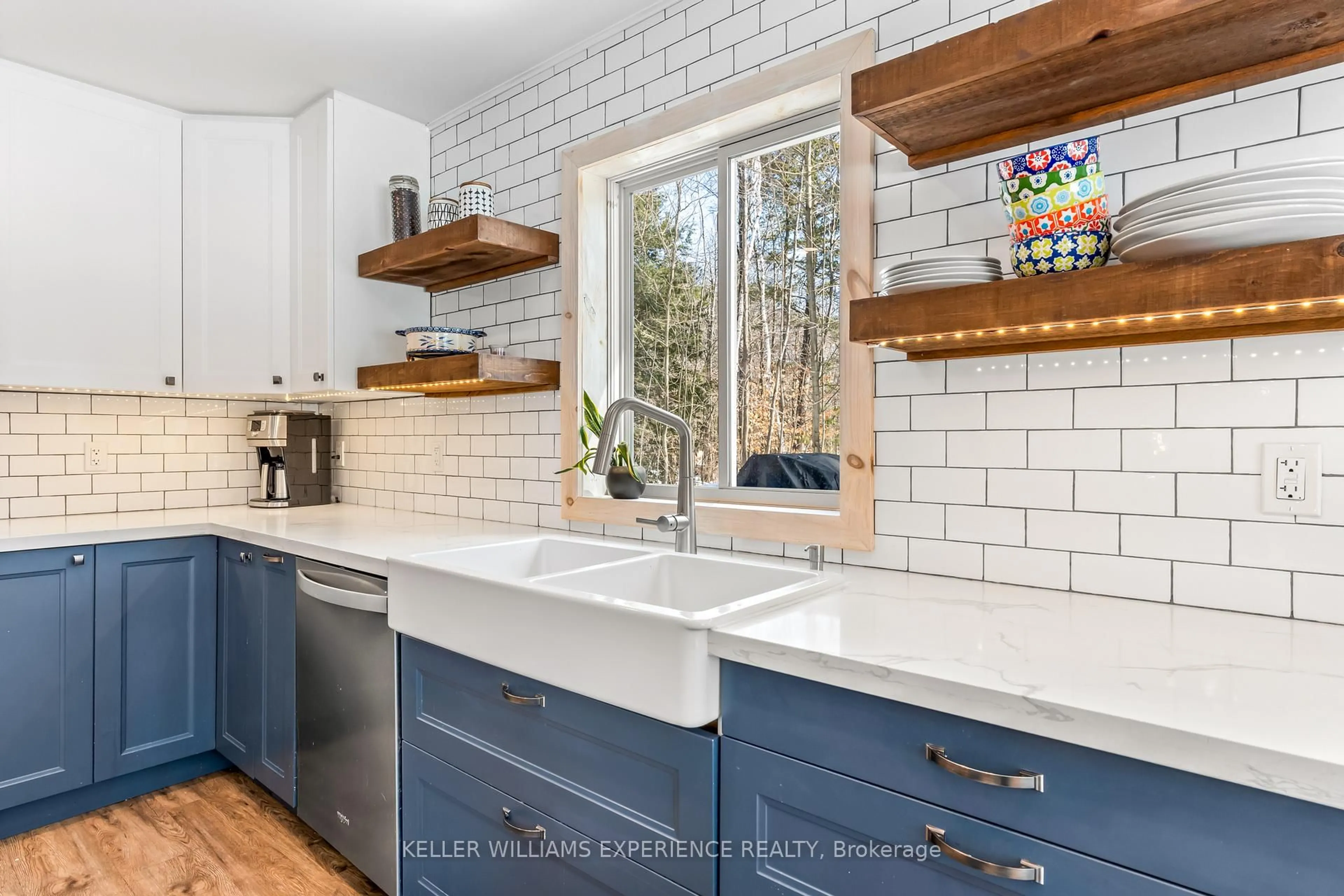 Open concept kitchen, ceramic/tile floor for 3714 Agnew Rd, Severn Ontario L0K 2B0