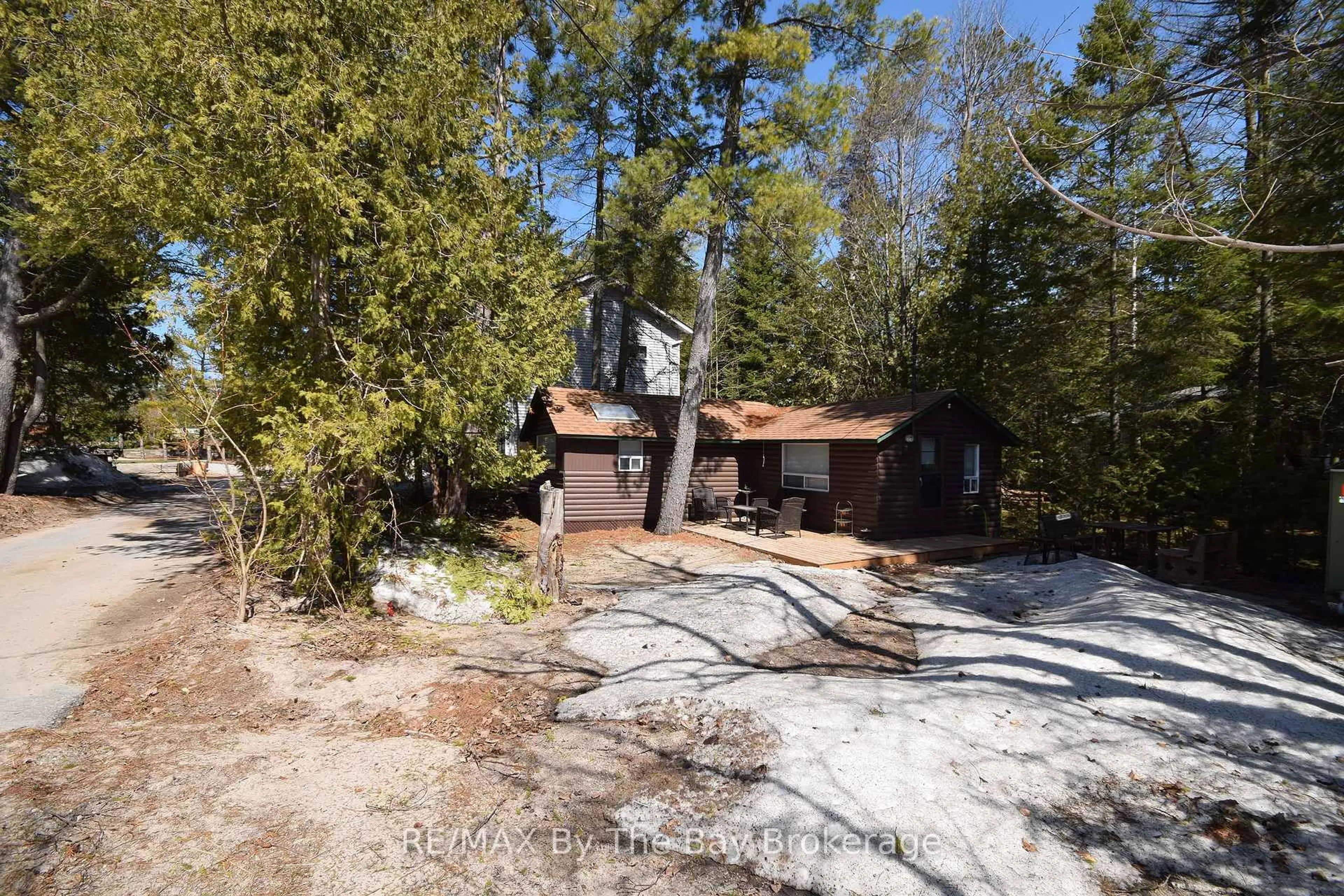 A pic from outside/outdoor area/front of a property/back of a property/a pic from drone, forest/trees view for 465 Bluewater Lane, Wasaga Beach Ontario L9Z 2P4