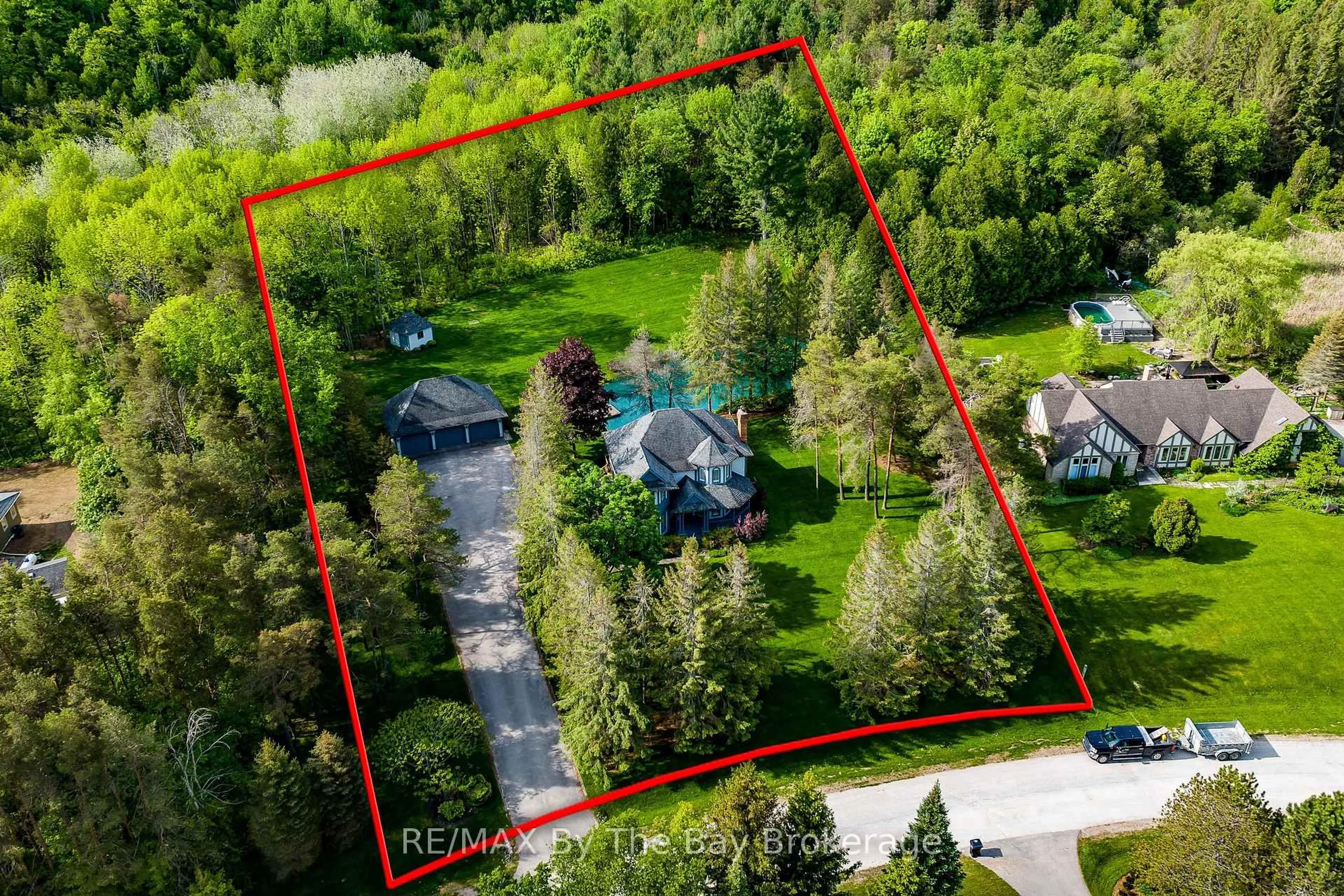 A pic from outside/outdoor area/front of a property/back of a property/a pic from drone, unknown for 9 Purple Hill Lane, Clearview Ontario L0M 1G0