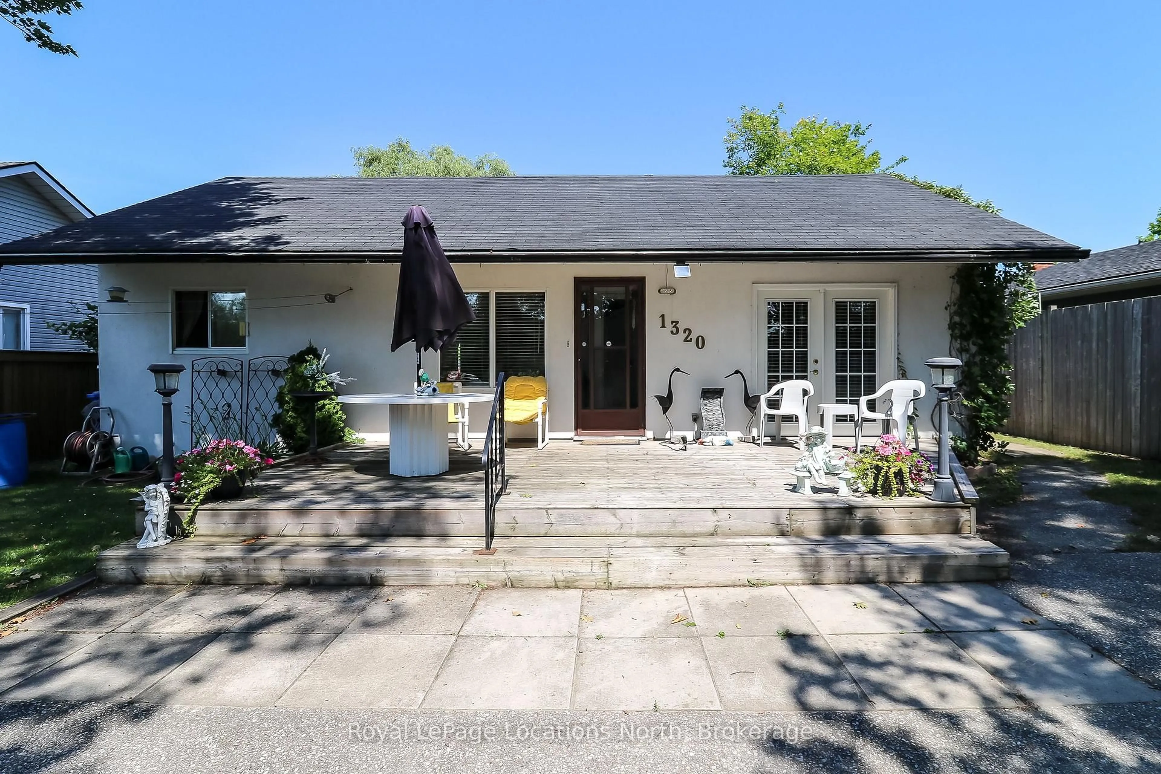 Patio, street for 1320 River Rd, Wasaga Beach Ontario L9Z 2W6