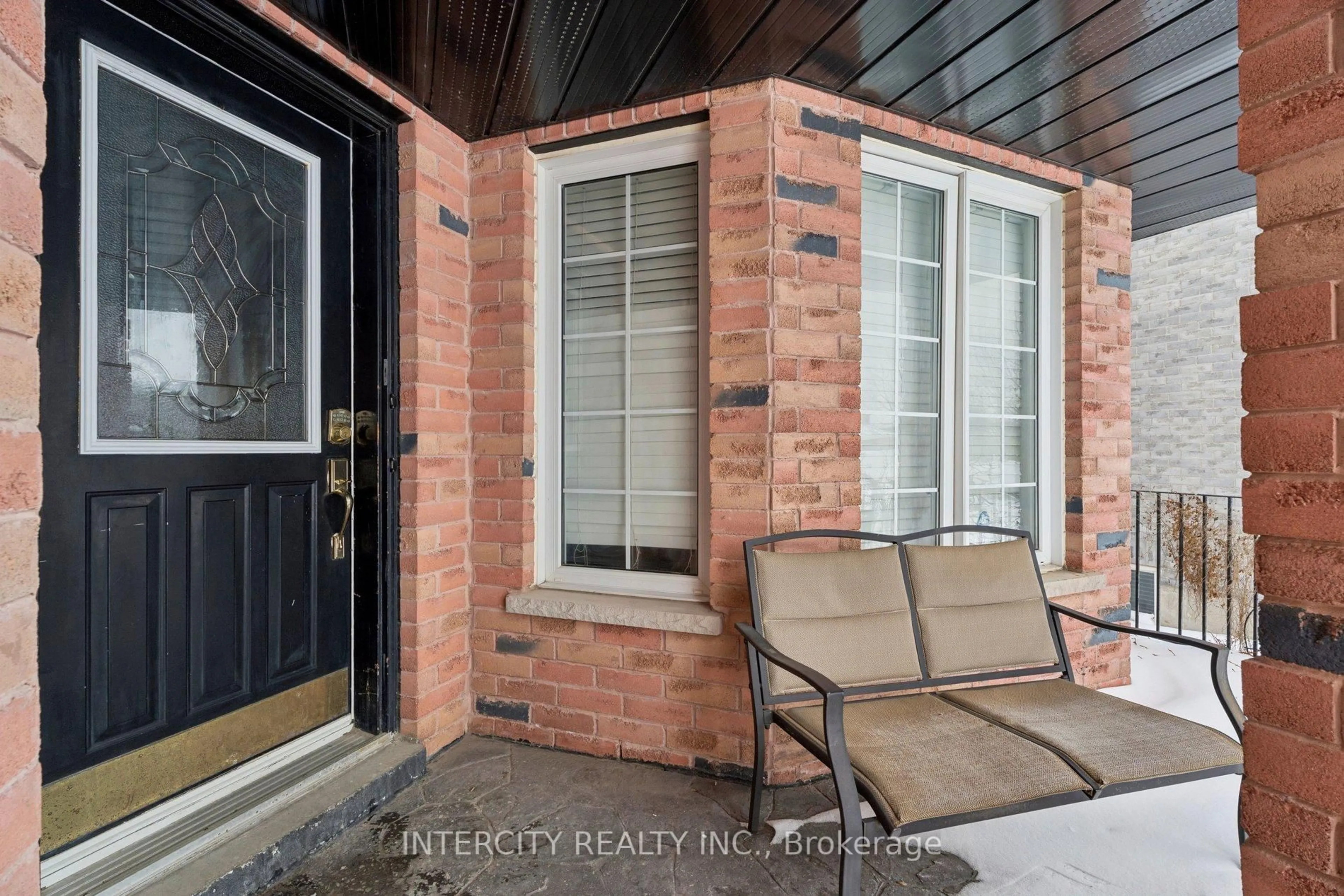 Indoor entryway for 25 Meyer Ave, Barrie Ontario L4M 6Y1