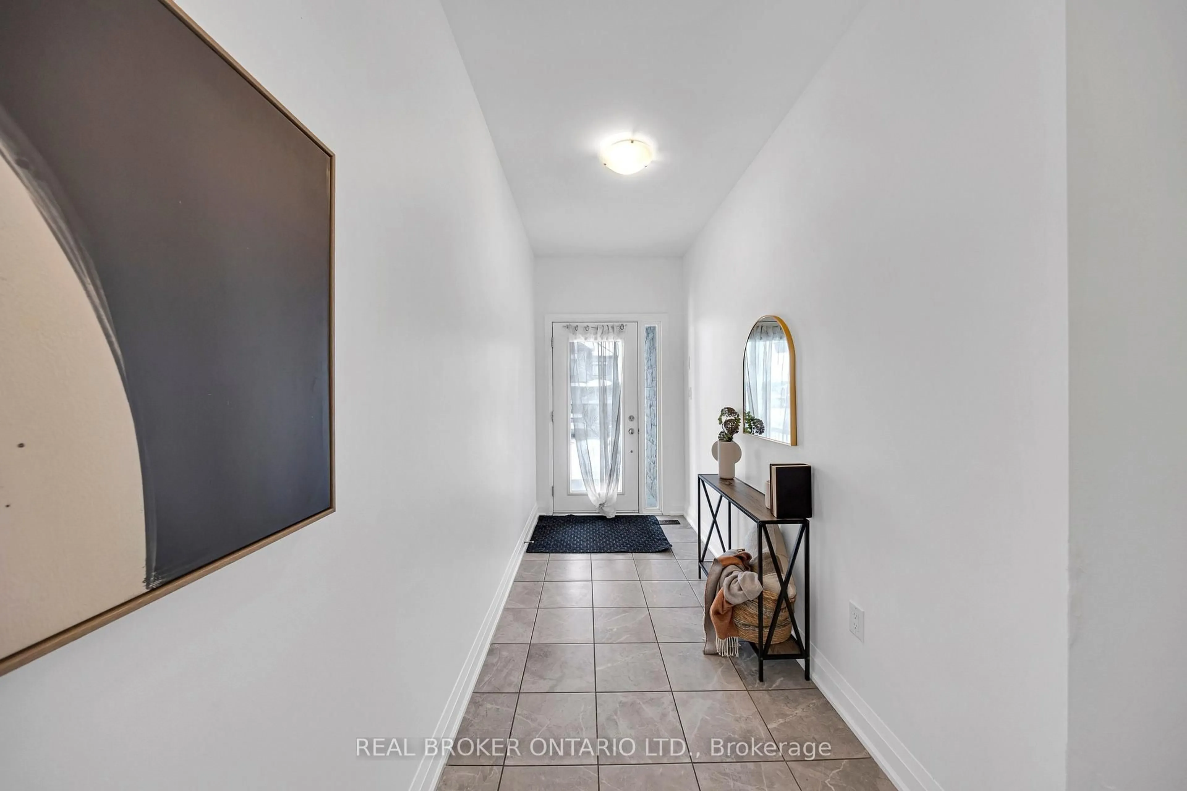 Indoor entryway for 48 Barnyard Tr, Barrie Ontario L9J 0C2