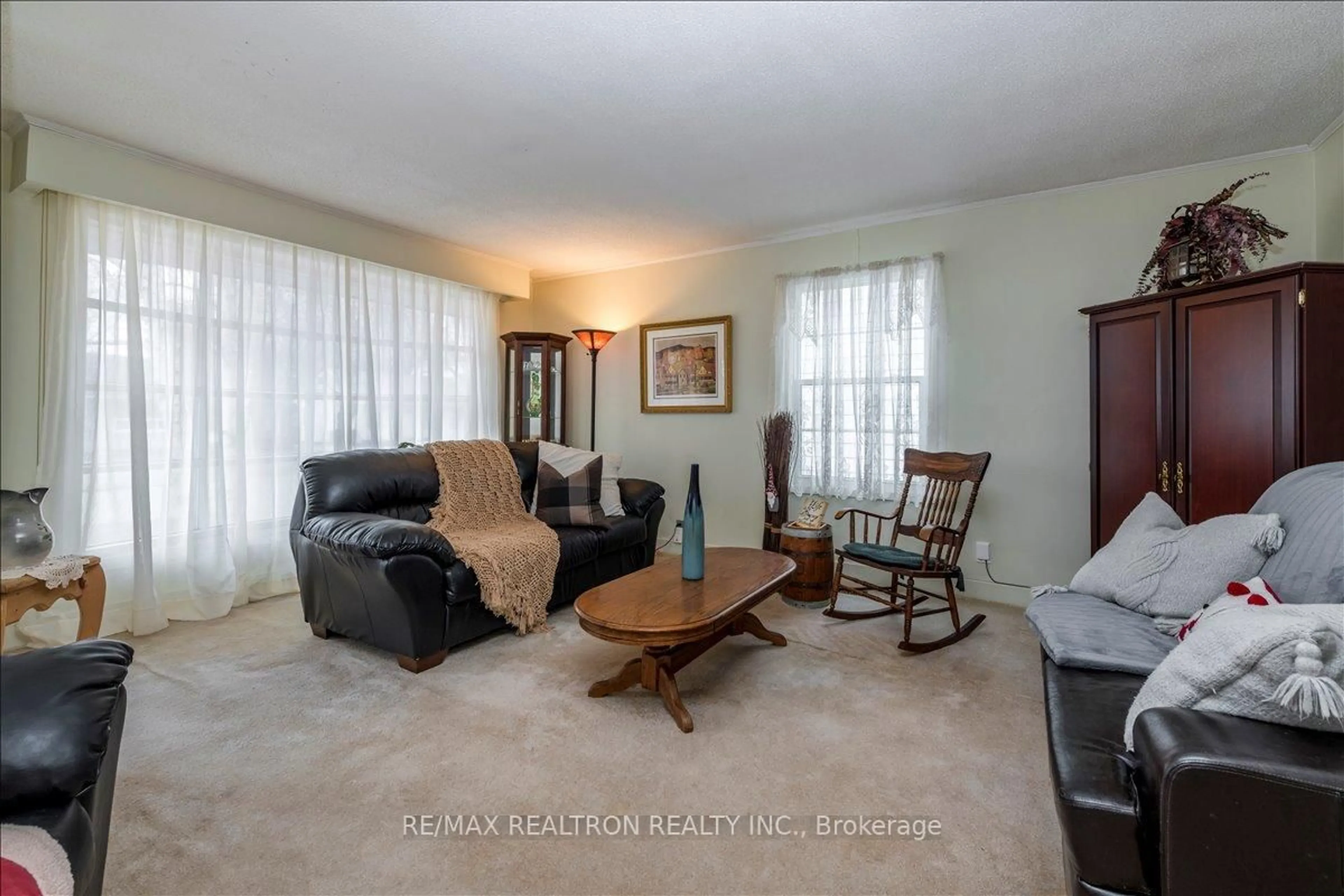 Living room with furniture, unknown for 108 Eighth St, Collingwood Ontario L9Y 2C5