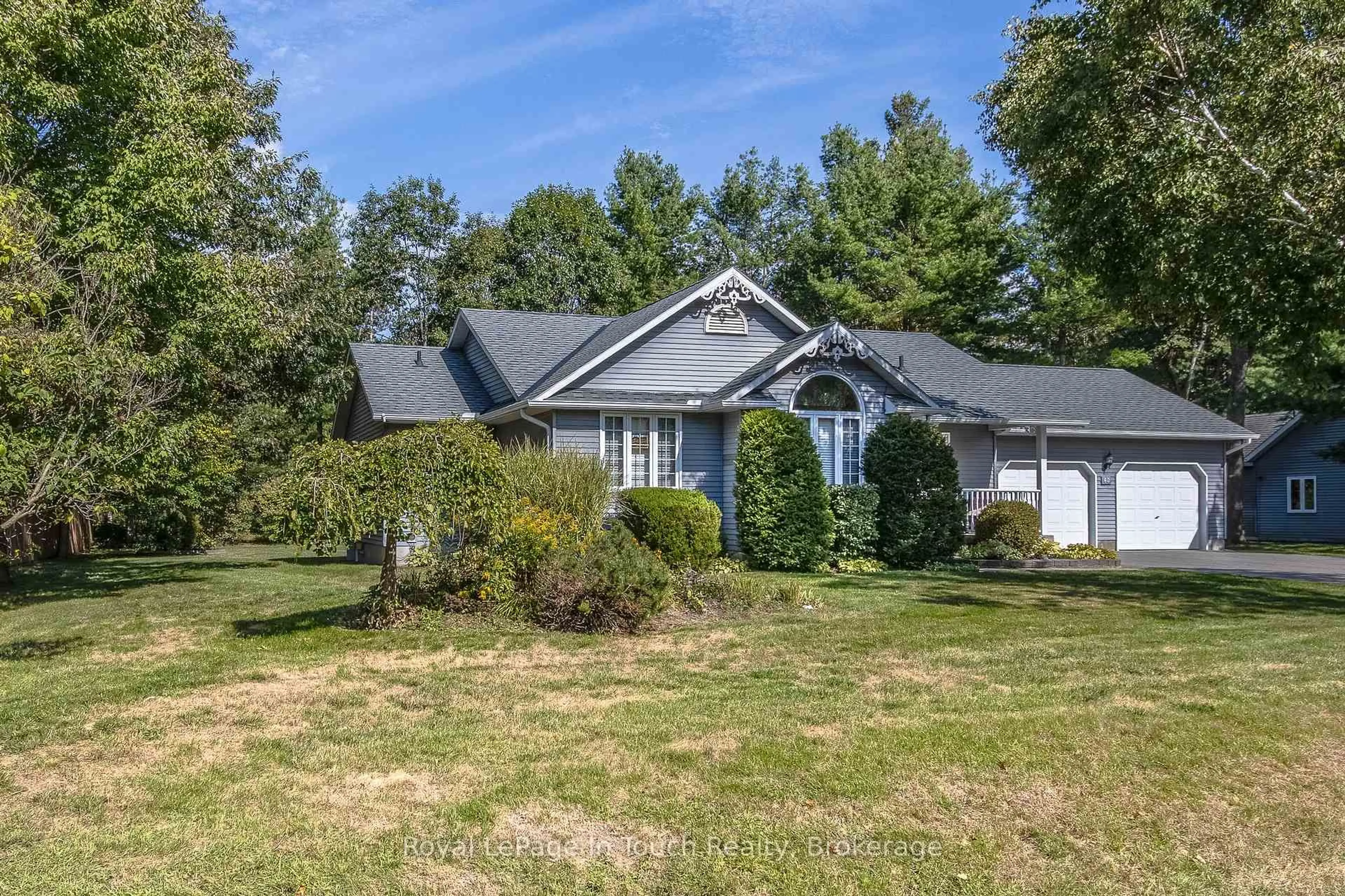 A pic from outside/outdoor area/front of a property/back of a property/a pic from drone, unknown for 29 Mary Jane Rd, Tiny Ontario L0L 2T0