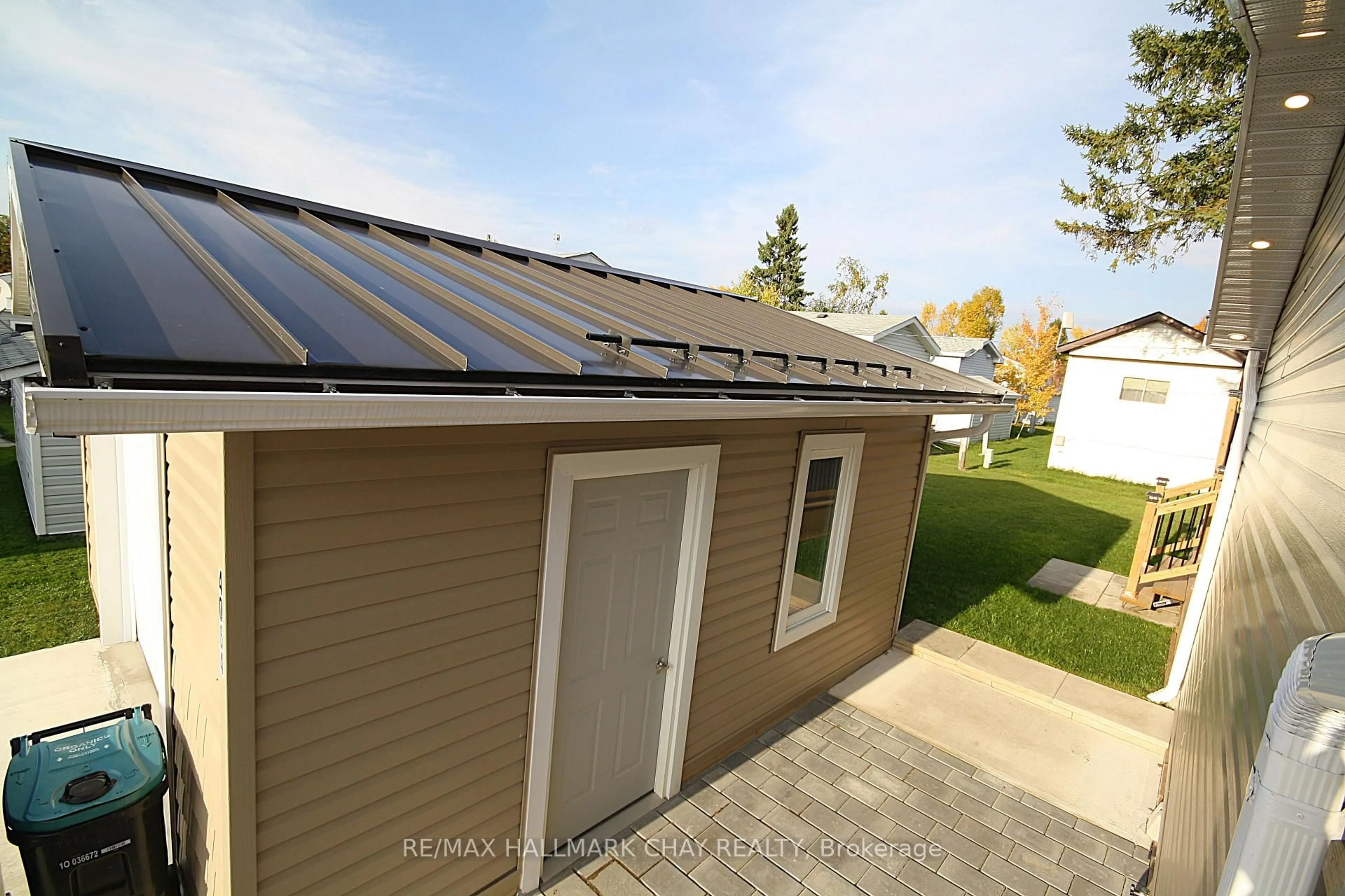 Home with vinyl exterior material, street for 4064 ASH Cres, Severn Ontario L3V 6H4