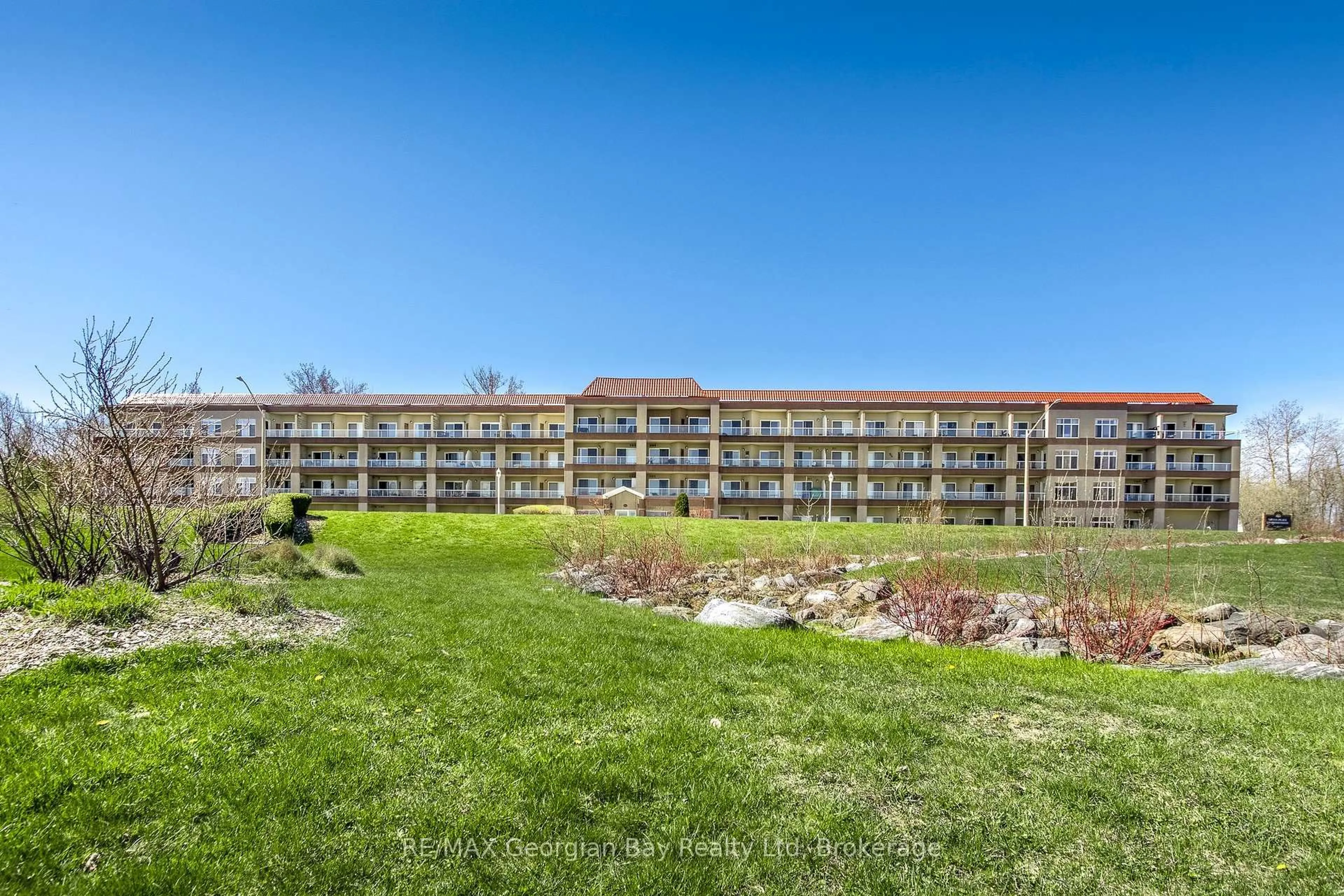 Patio, water/lake/river/ocean view for 280 Aberdeen Blvd #415, Midland Ontario L4R 5N4