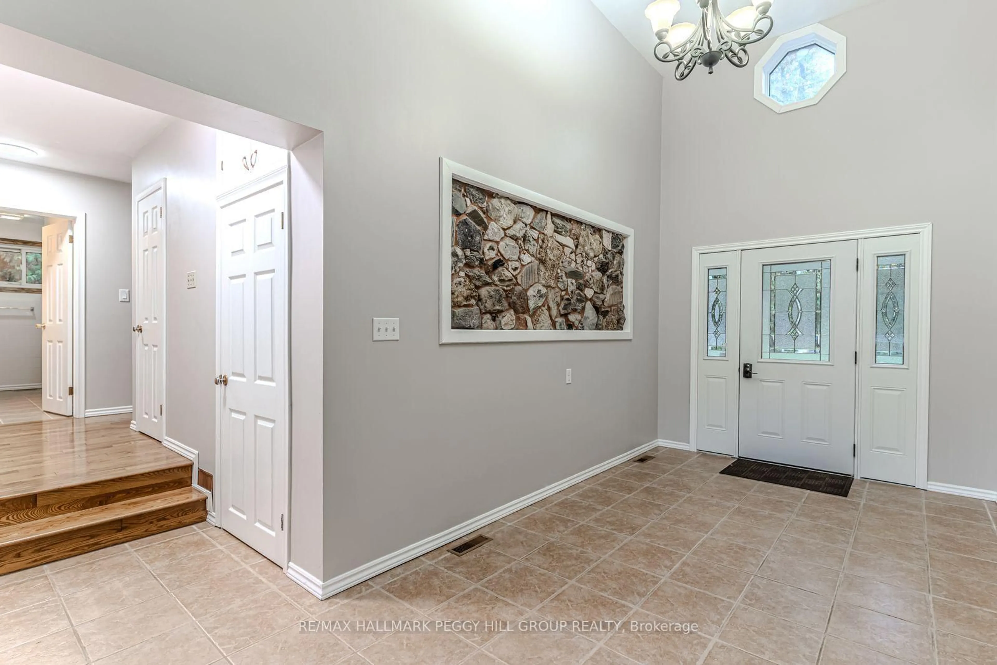Indoor entryway for 537 Huronia Rd, Barrie Ontario L4N 8X3