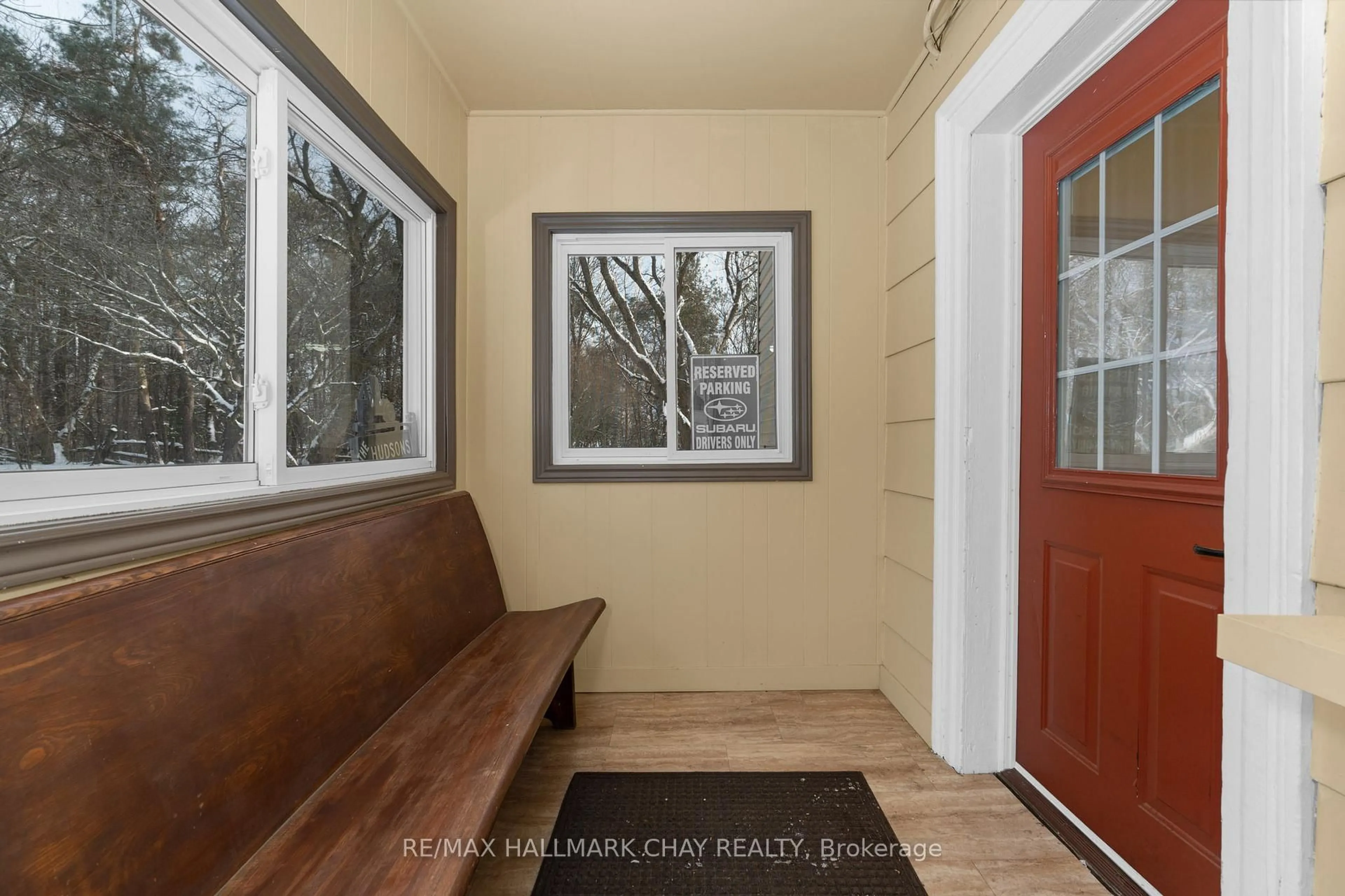 Indoor entryway for 3324 Penetanguishene Rd, Oro-Medonte Ontario L4M 4Y8