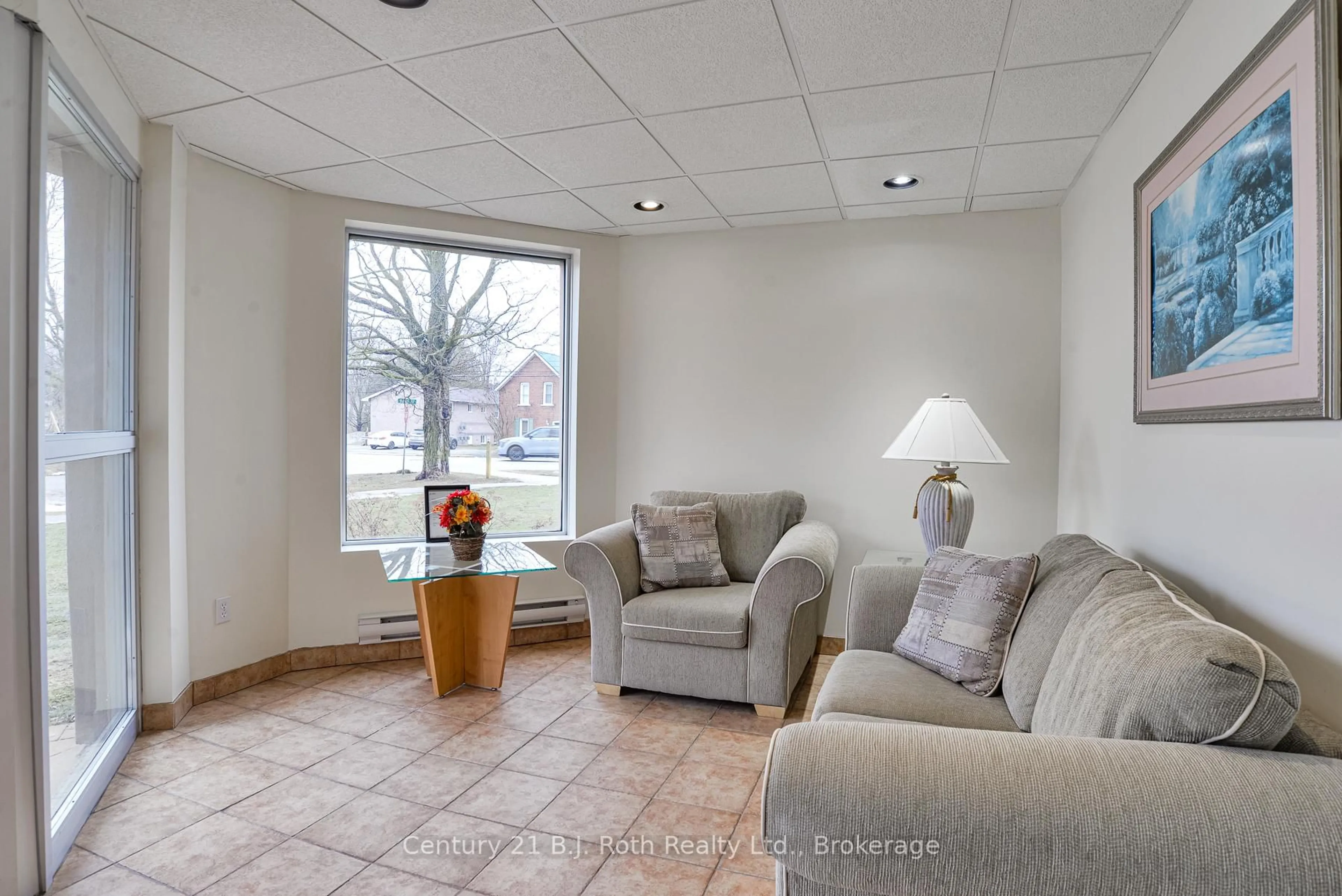 Living room with furniture, unknown for 125 Bond St #101, Orillia Ontario L3V 1J7