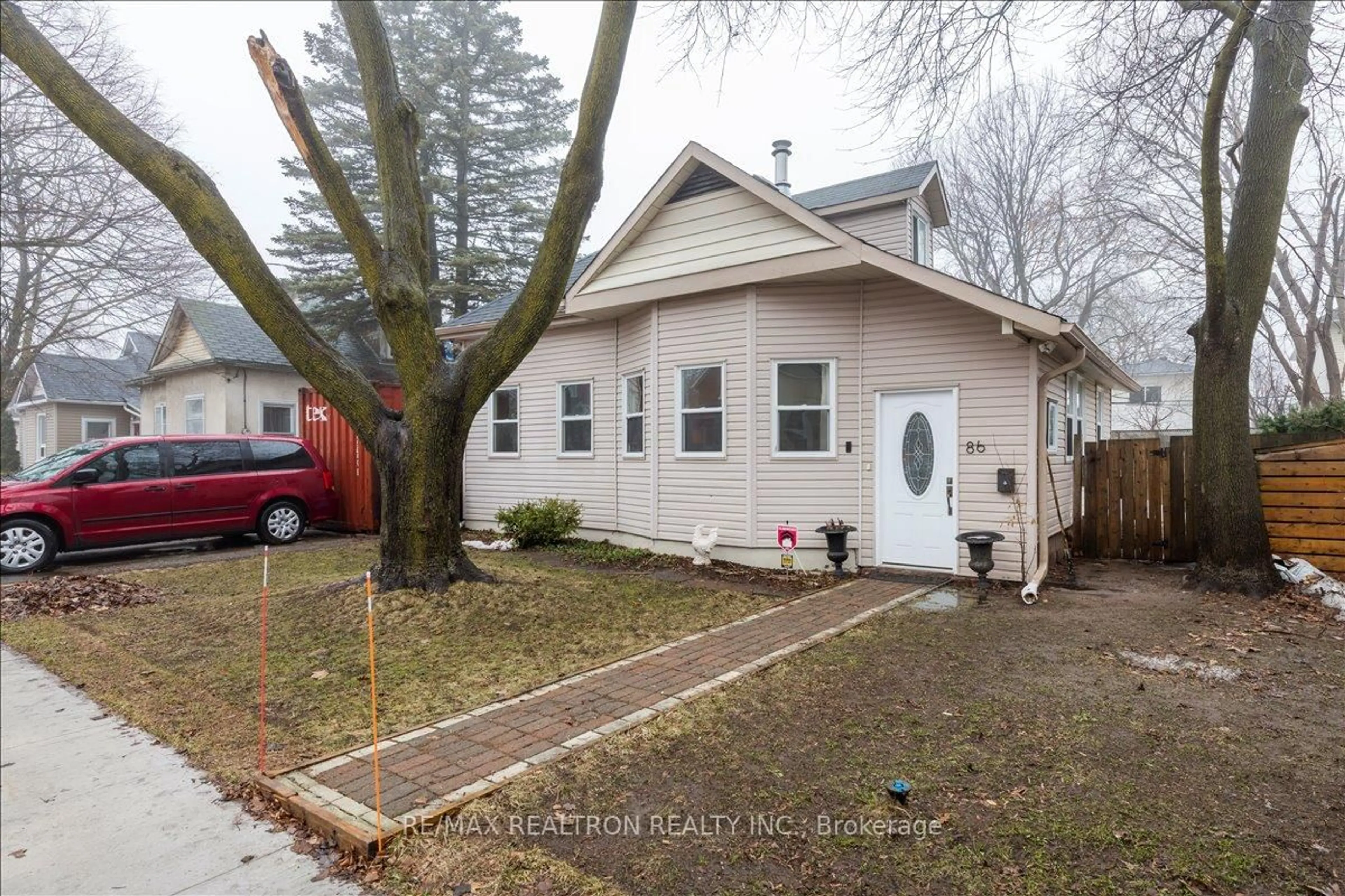 Unknown for 86 John St, Barrie Ontario L4N 2K5