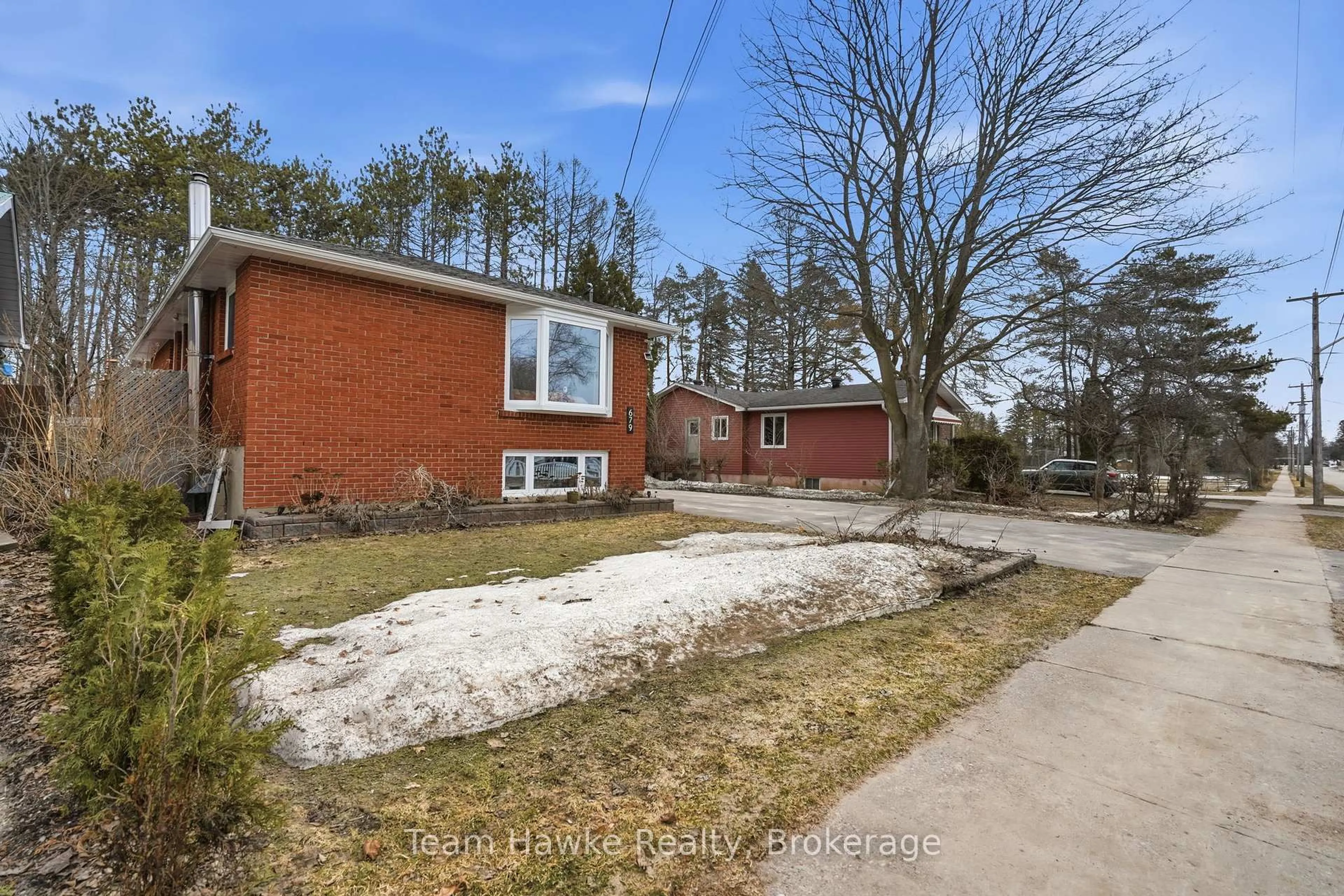 A pic from outside/outdoor area/front of a property/back of a property/a pic from drone, street for 679 Simcoe Ave, Tay Ontario L0K 1R0