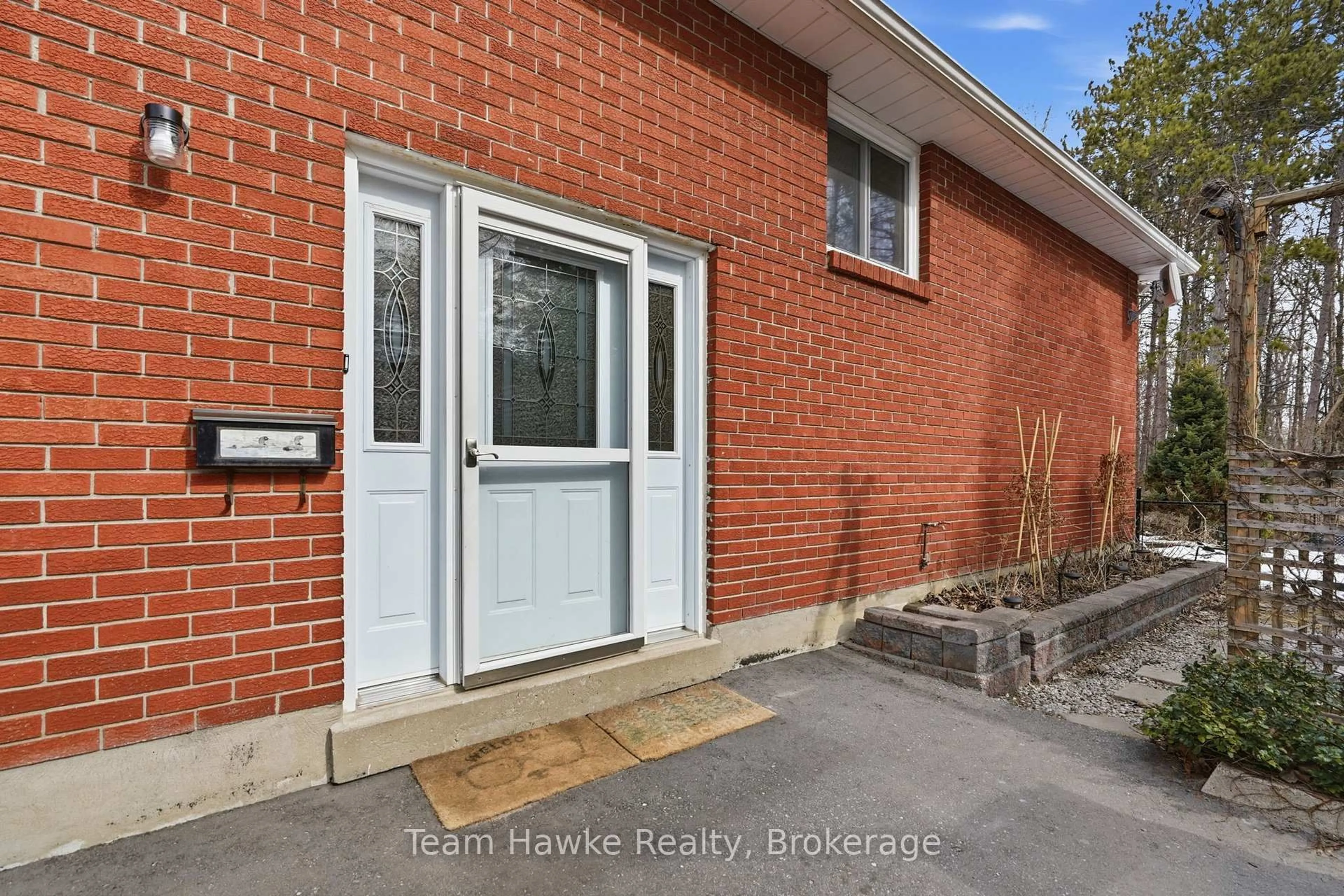 Indoor entryway for 679 Simcoe Ave, Tay Ontario L0K 1R0