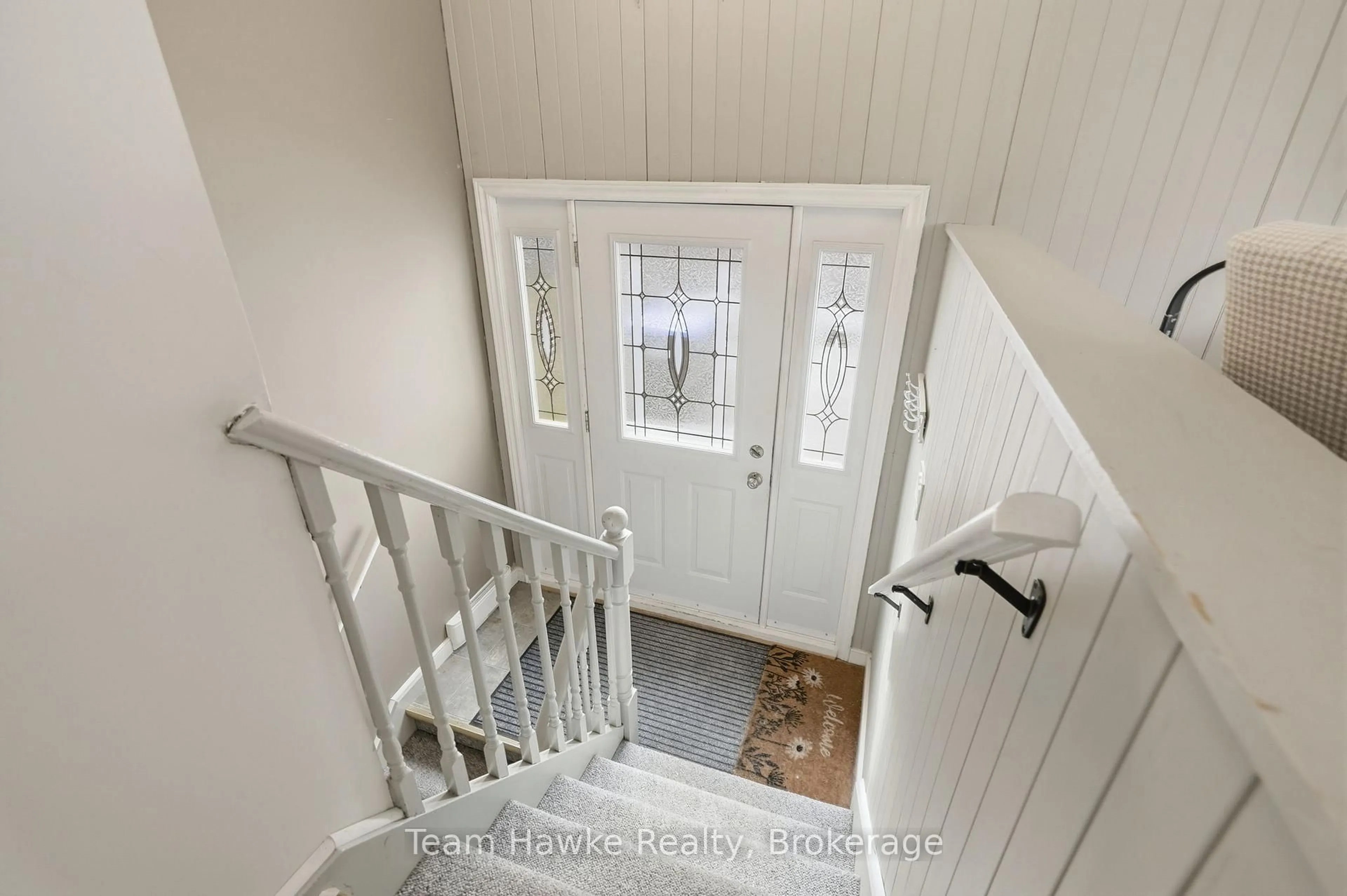Indoor entryway for 679 Simcoe Ave, Tay Ontario L0K 1R0