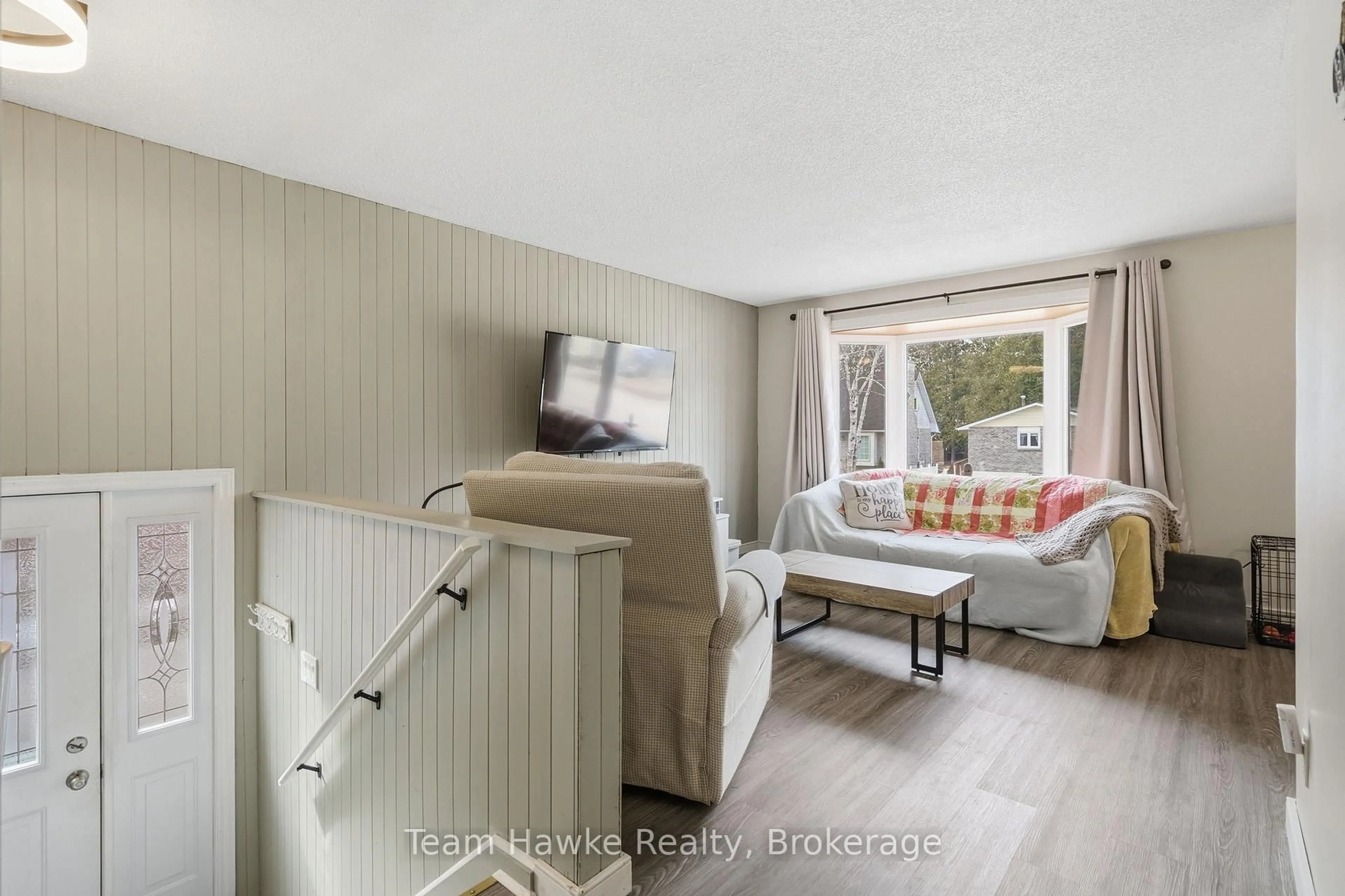 Living room with furniture, unknown for 679 Simcoe Ave, Tay Ontario L0K 1R0