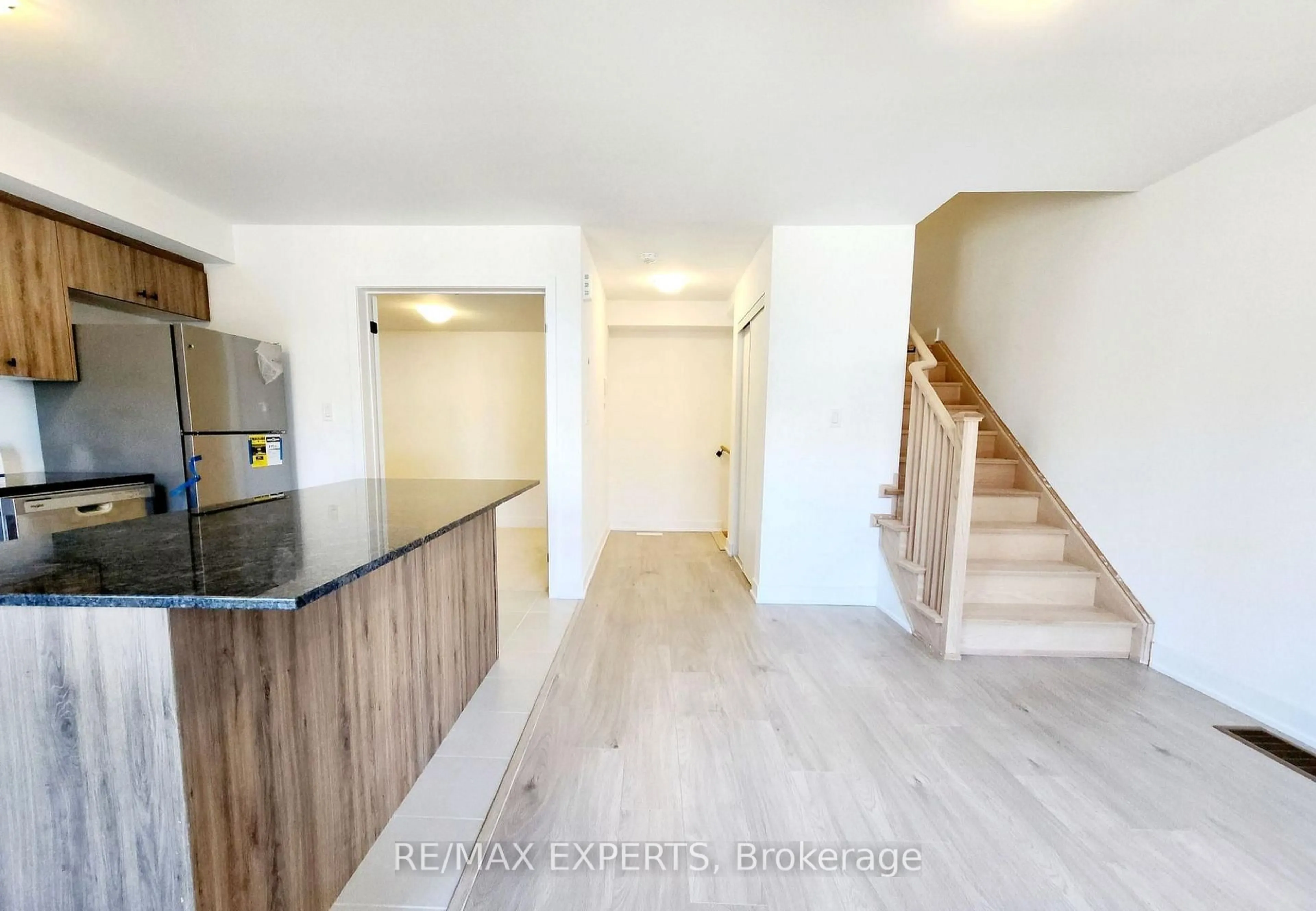 Unknown for 32 Silo Mews, Barrie Ontario L9J 0C2