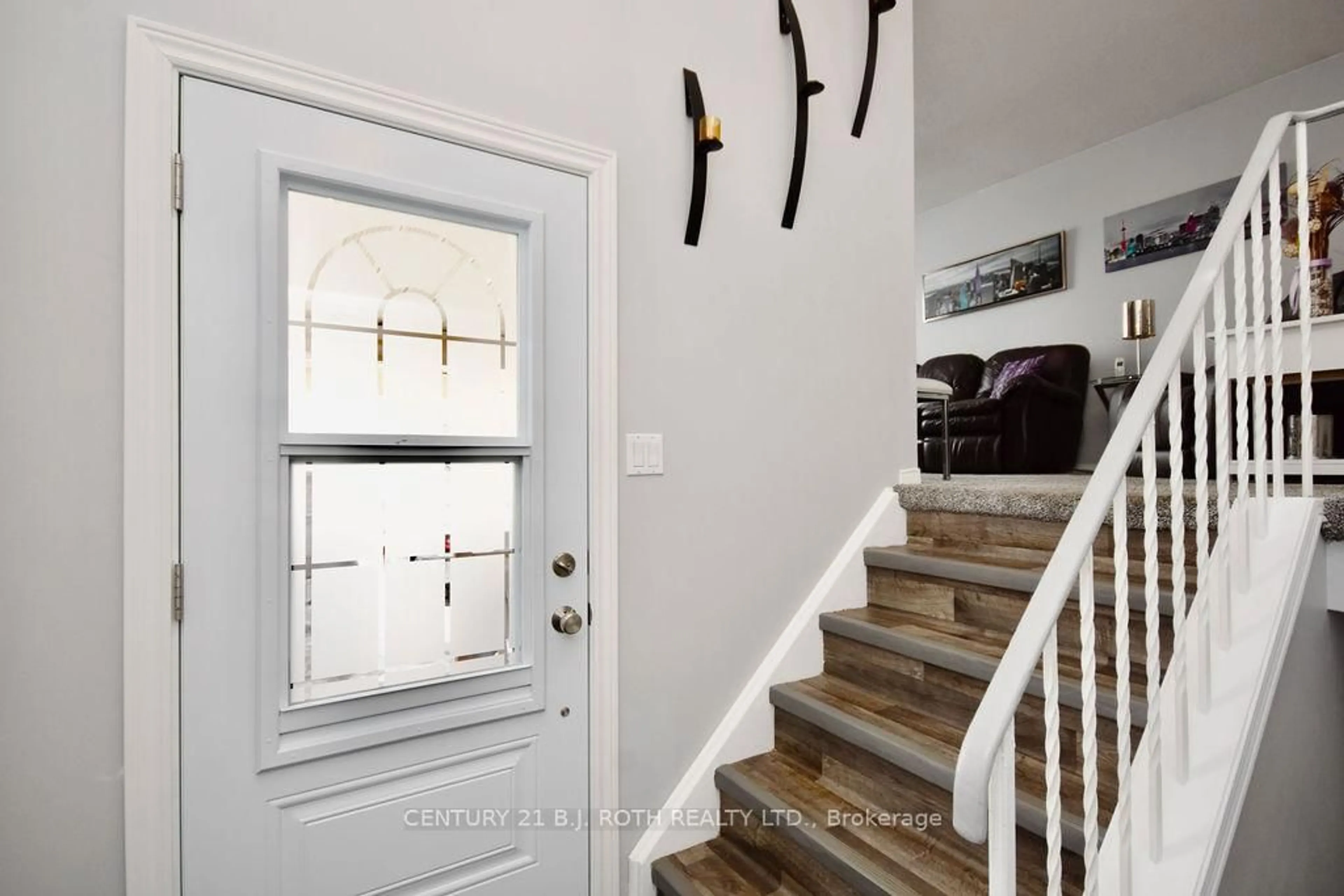Indoor entryway for 47 D'ambrosio Dr, Barrie Ontario L4N 6V6