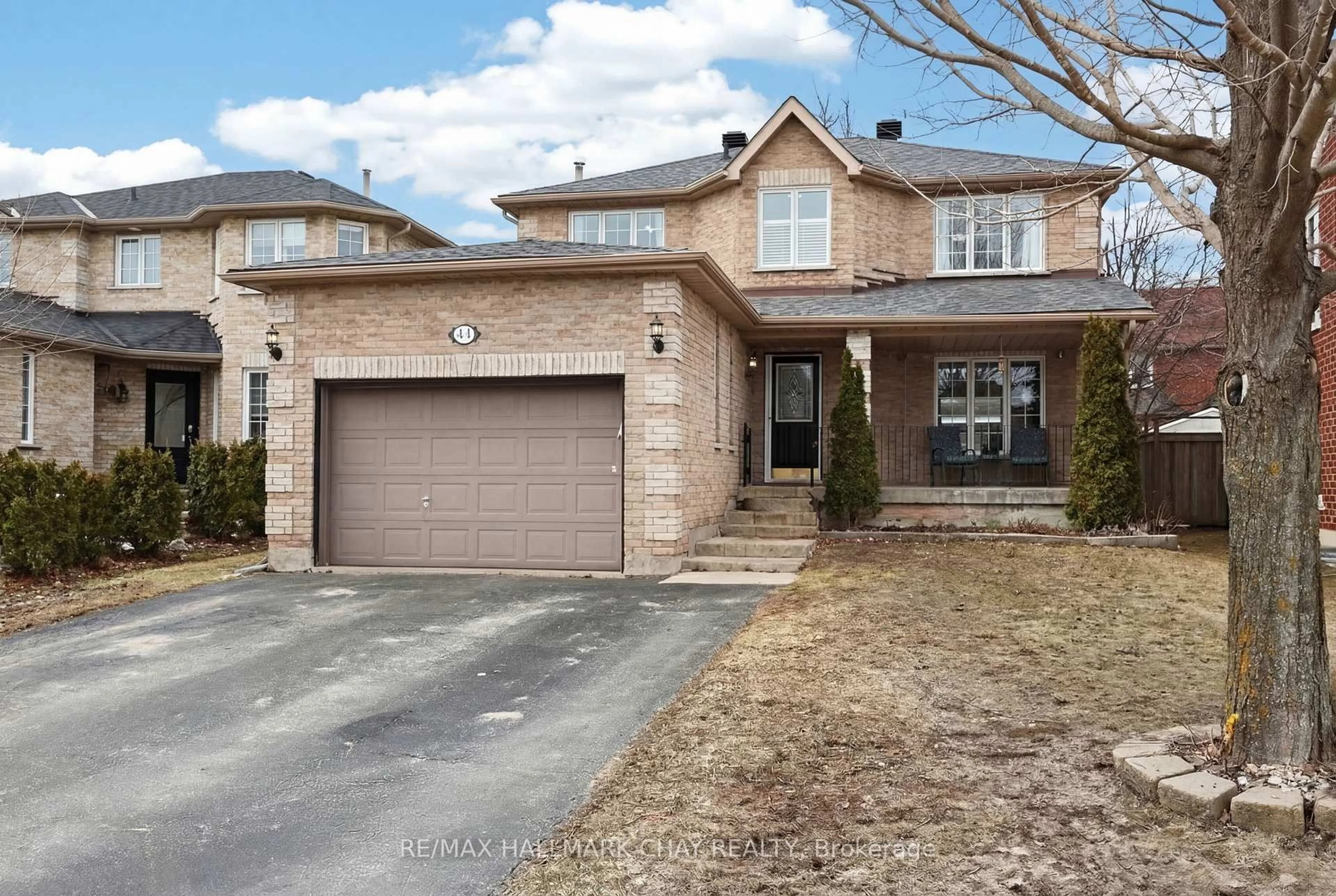 Home with brick exterior material, street for 44 Sherwood Crt, Barrie Ontario L4N 9V1