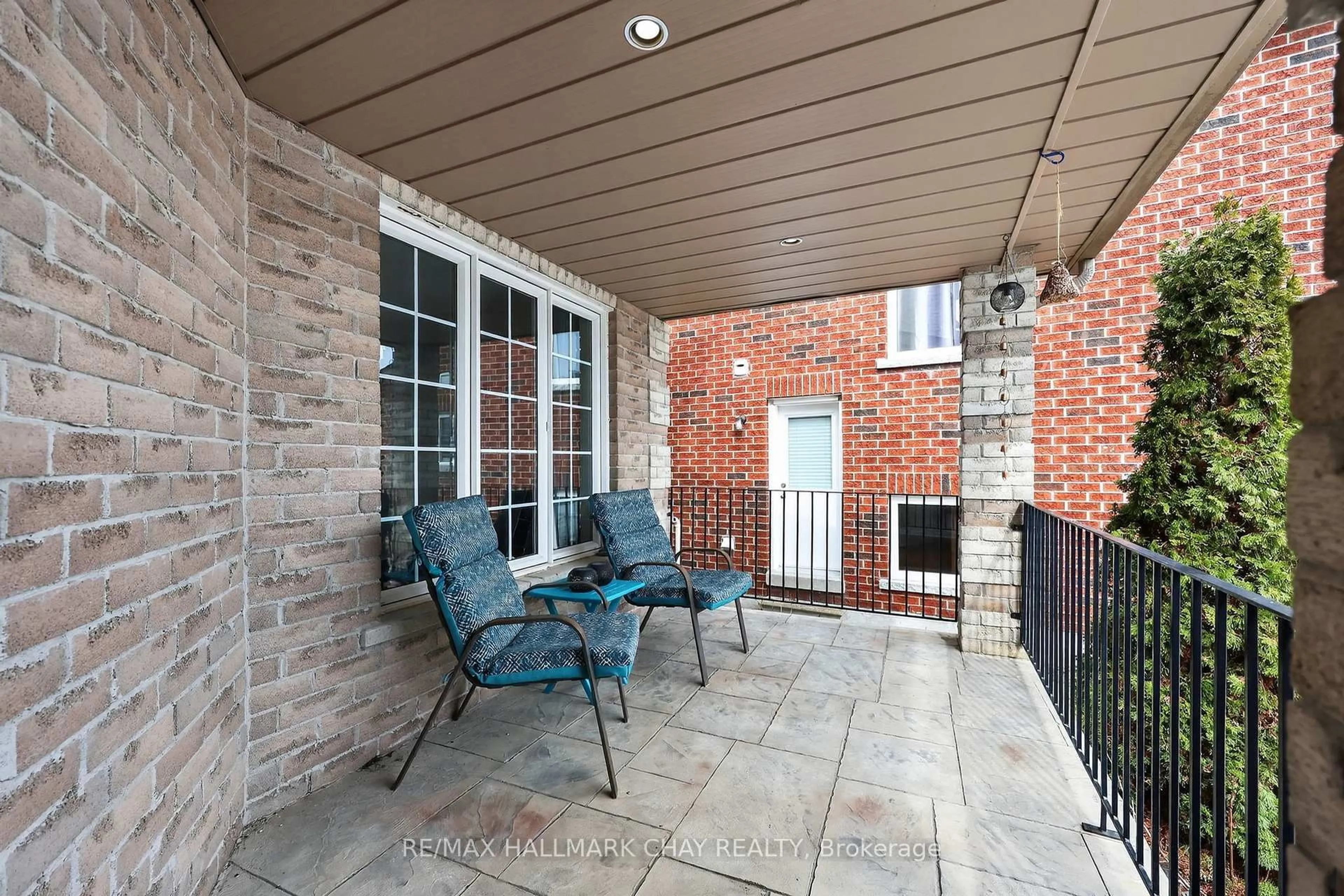 Patio, street for 44 Sherwood Crt, Barrie Ontario L4N 9V1