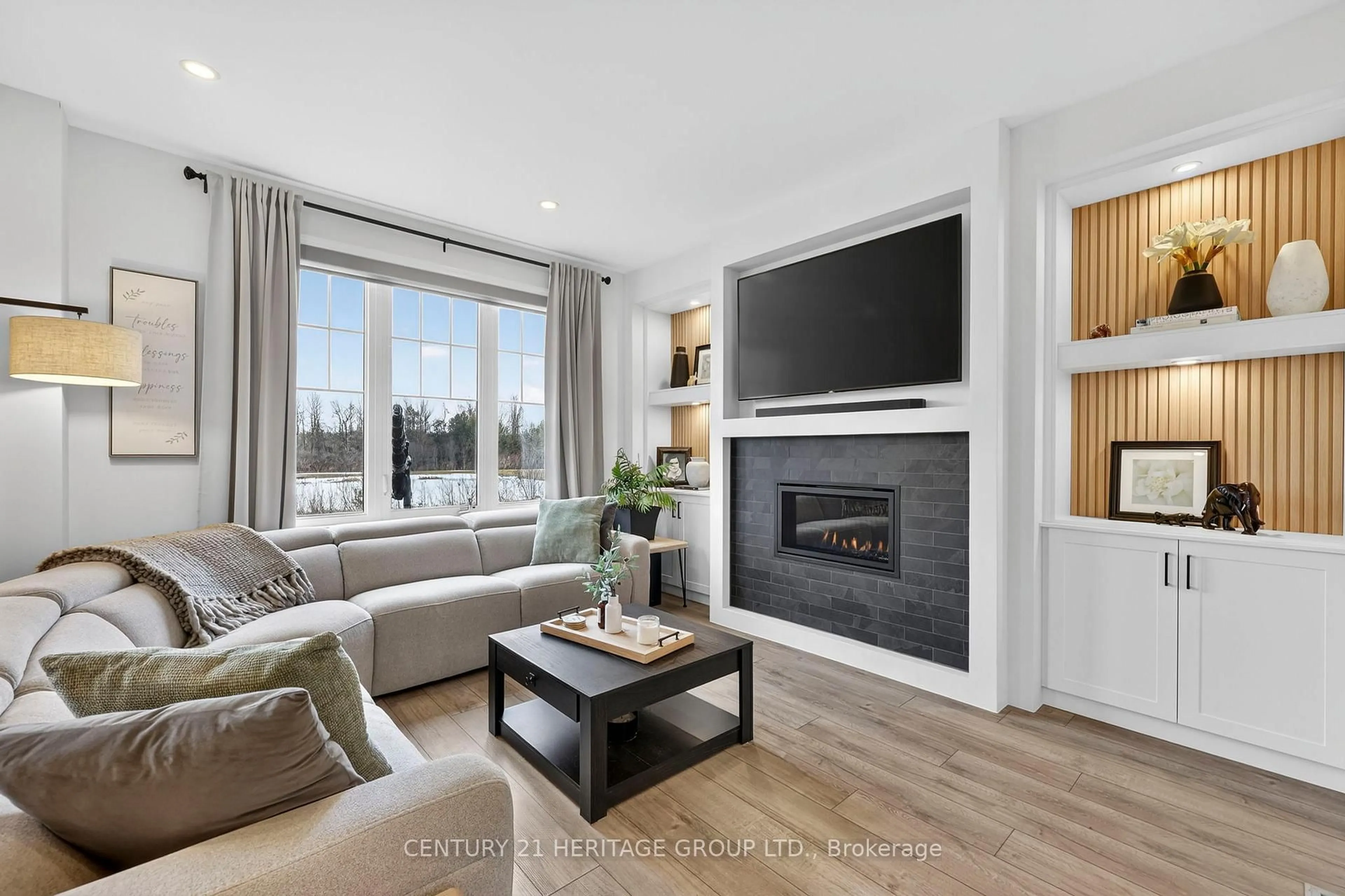 Living room with furniture, unknown for 31 Abby Dr, Wasaga Beach Ontario L9Z 0K2