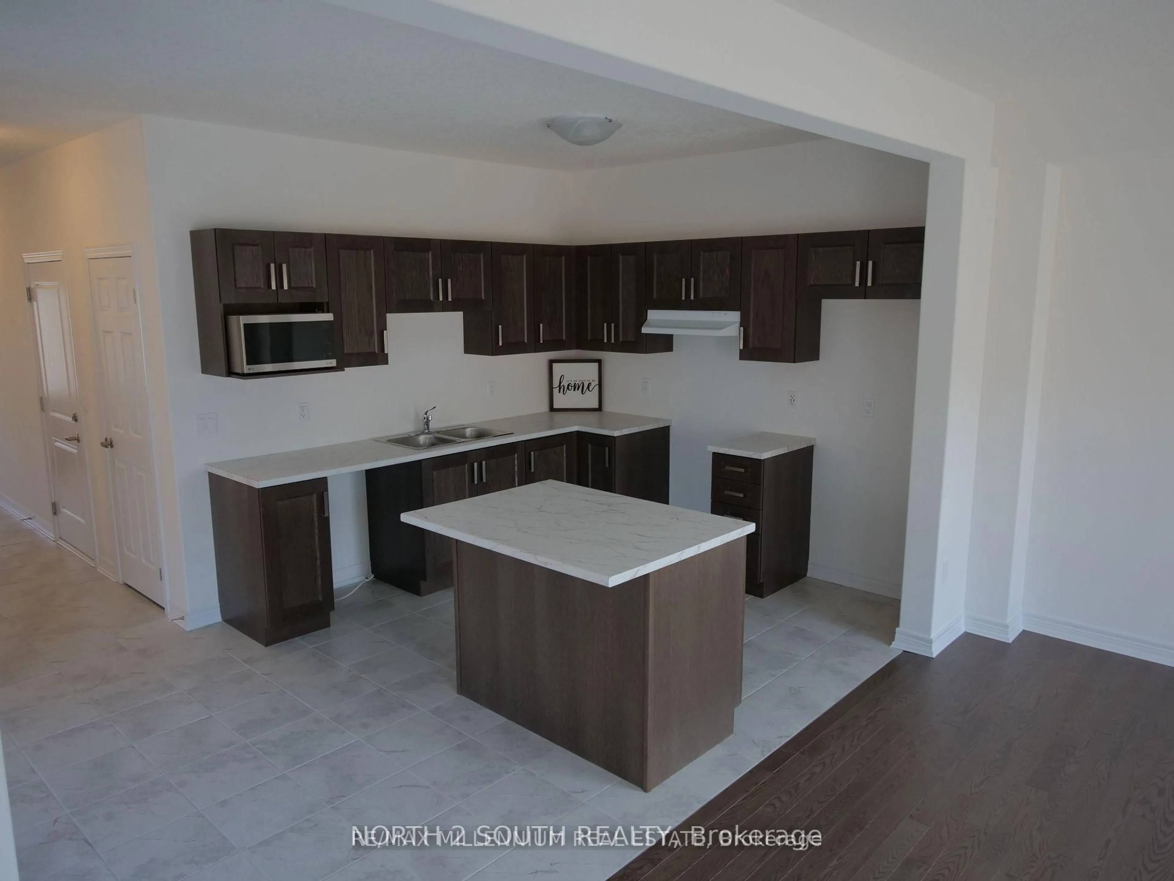 Open concept kitchen, ceramic/tile floor for 4 Shipley Ave, Collingwood Ontario L9Y 5M6
