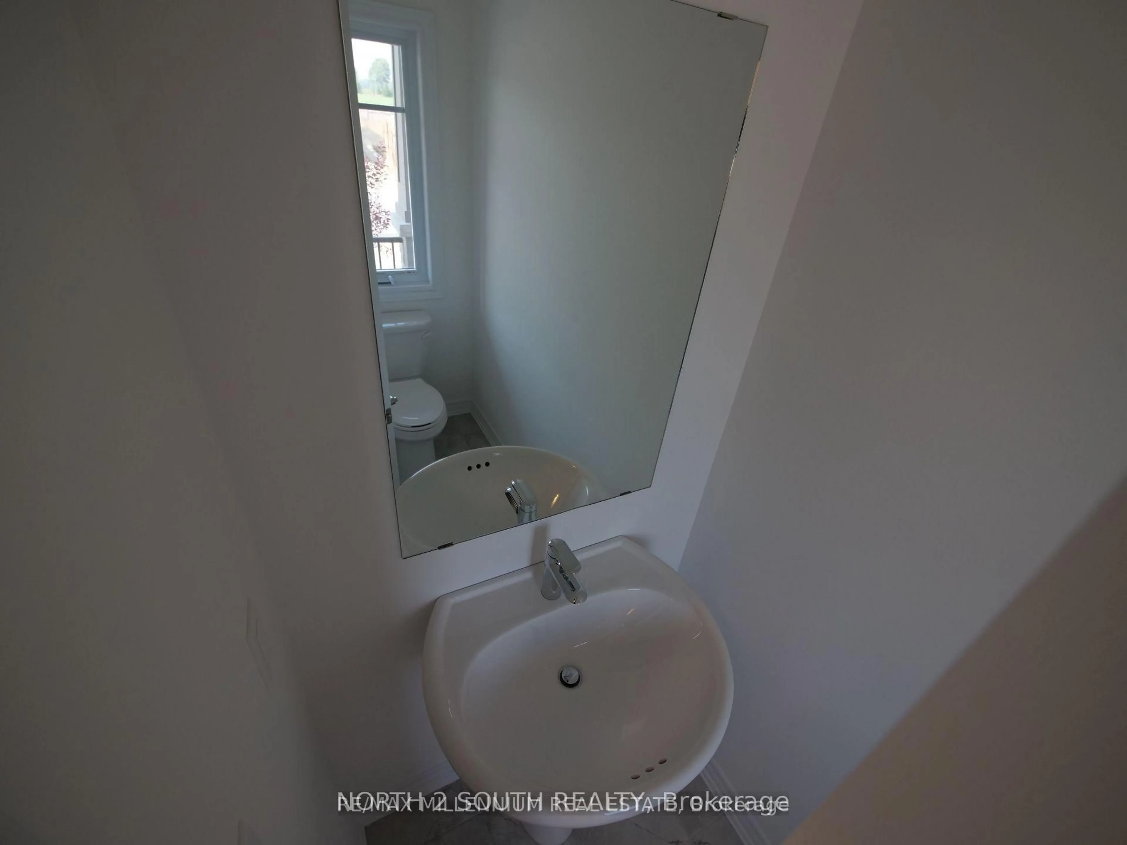 A pic of a room for 4 Shipley Ave, Collingwood Ontario L9Y 5M6