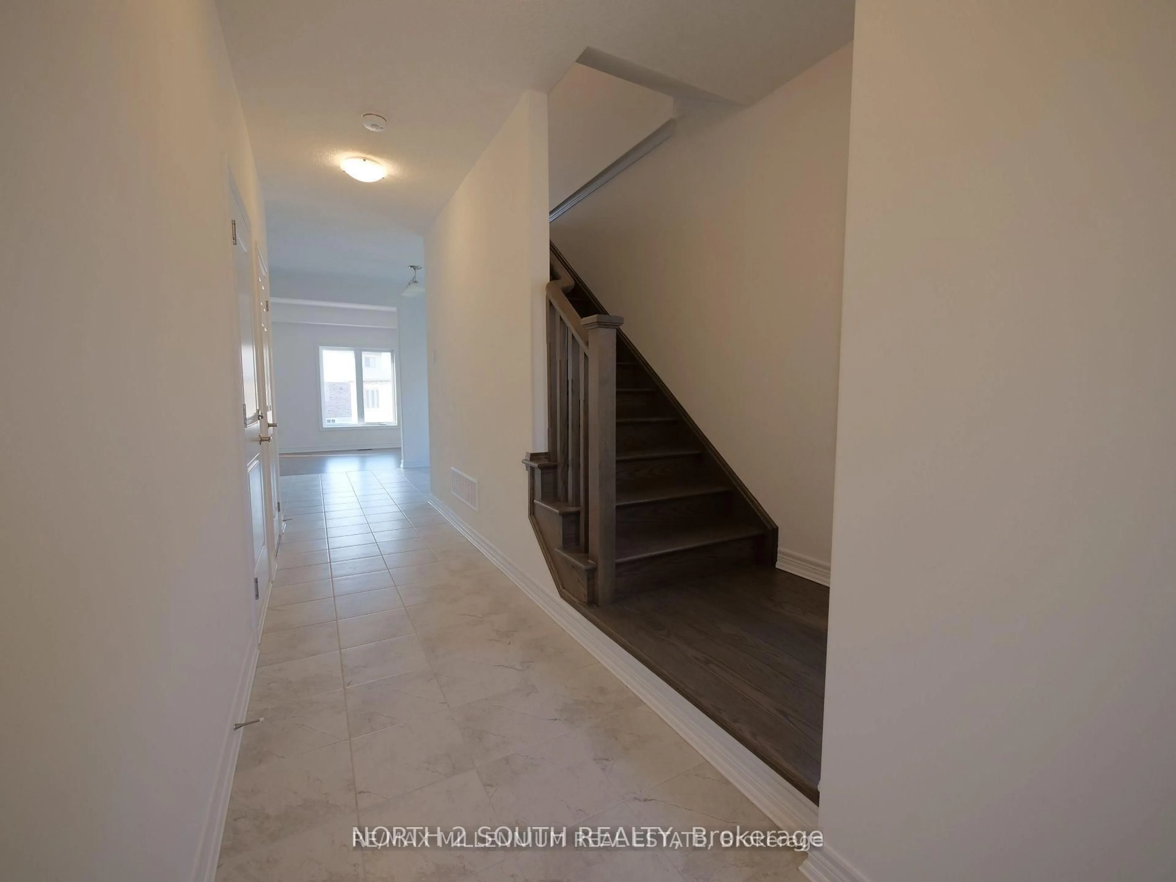 Indoor foyer for 4 Shipley Ave, Collingwood Ontario L9Y 5M6