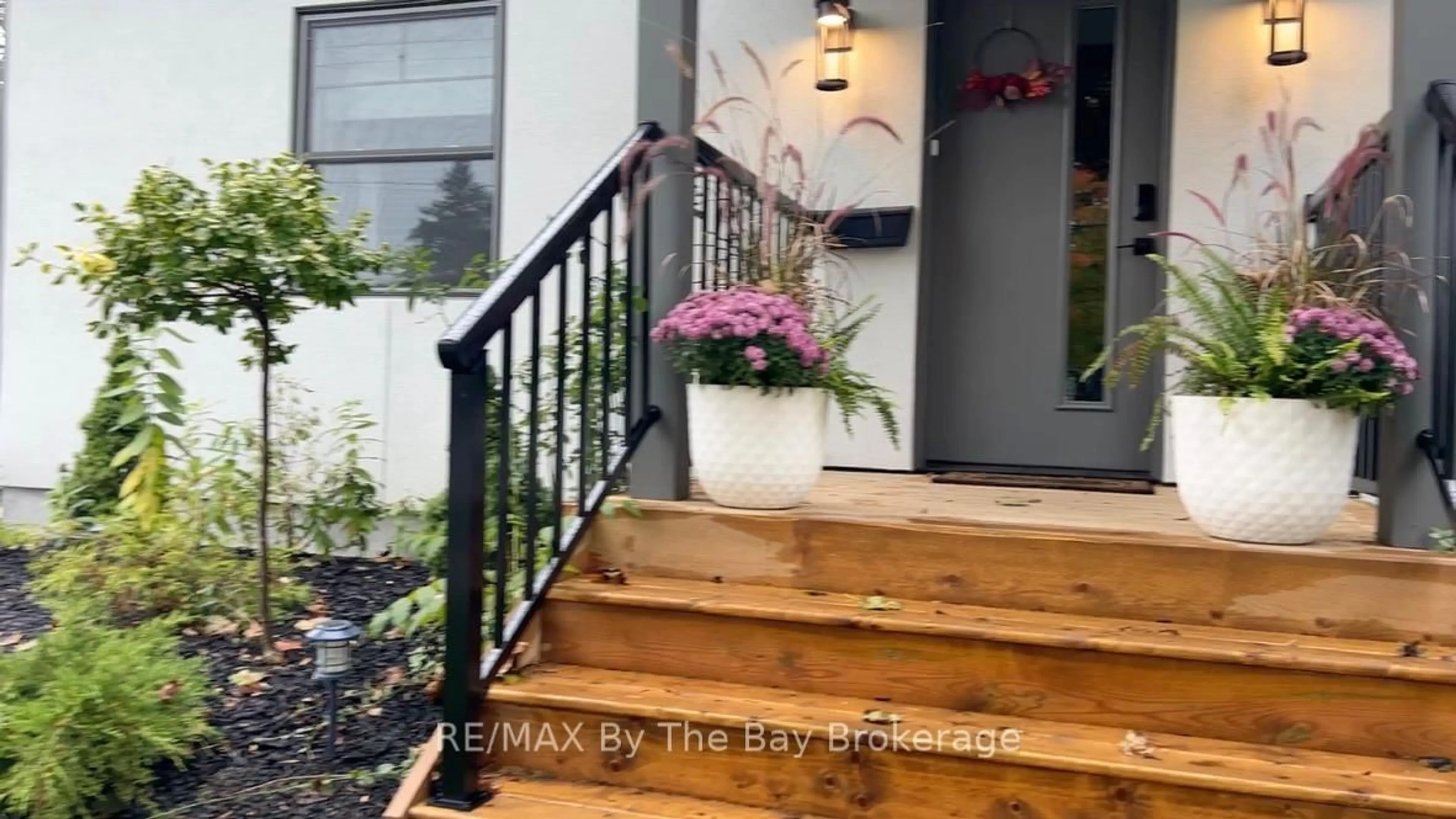 Indoor entryway for 147 2nd St, Collingwood Ontario L9Y 1E7