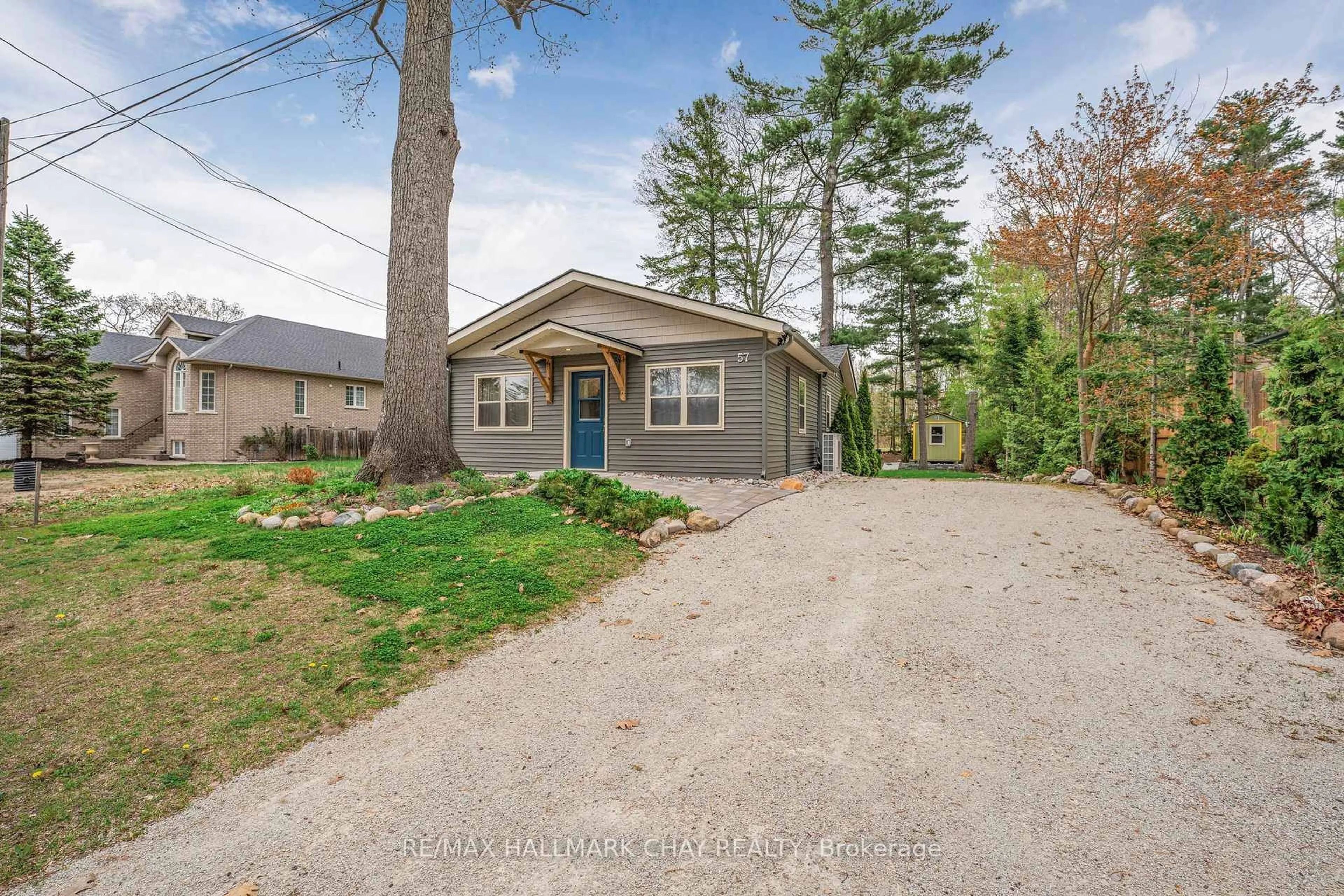 A pic from outside/outdoor area/front of a property/back of a property/a pic from drone, street for 57 Laidlaw St, Wasaga Beach Ontario L9Z 2L2