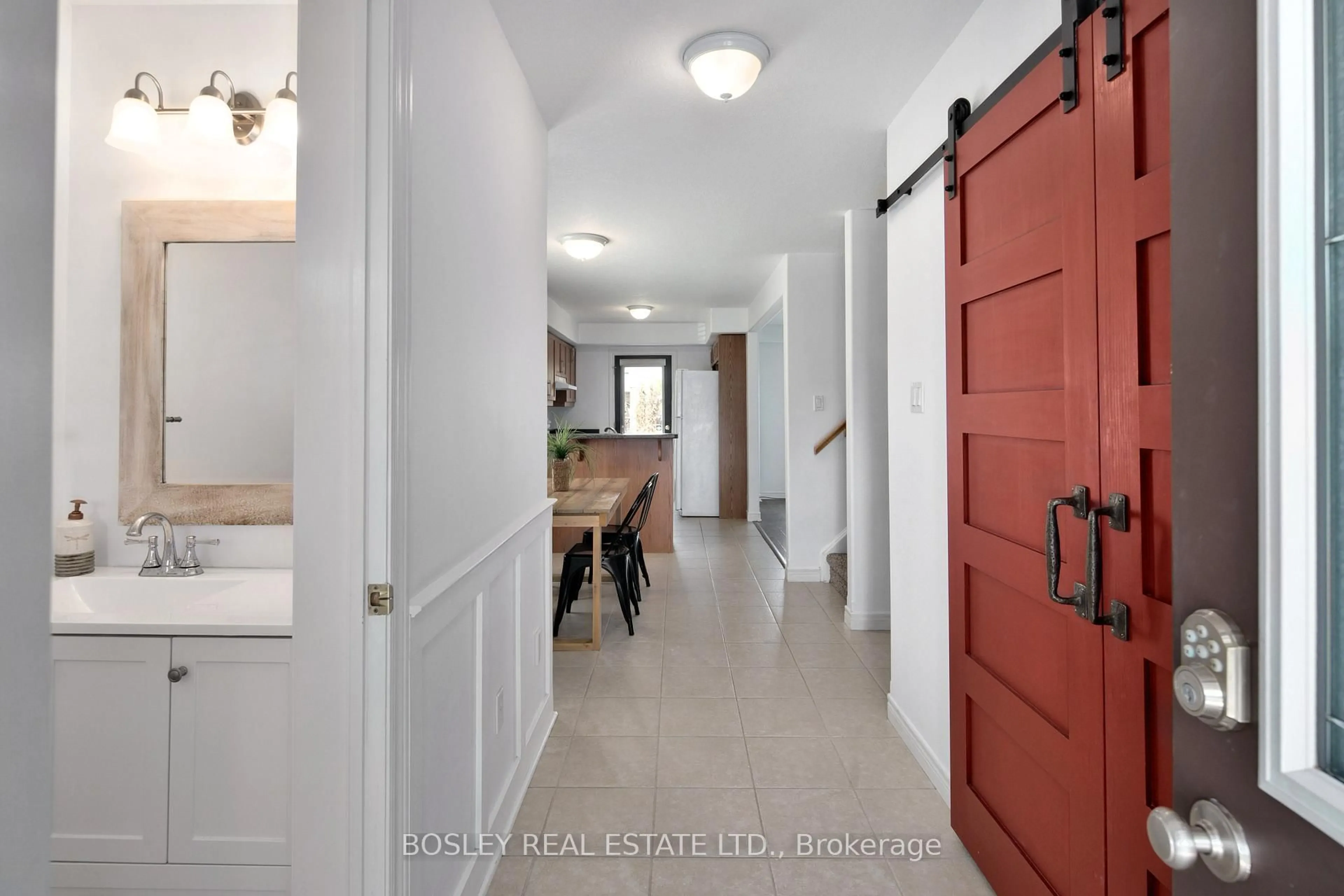 Indoor entryway for 52 Barr St, Collingwood Ontario L9Y 0E6