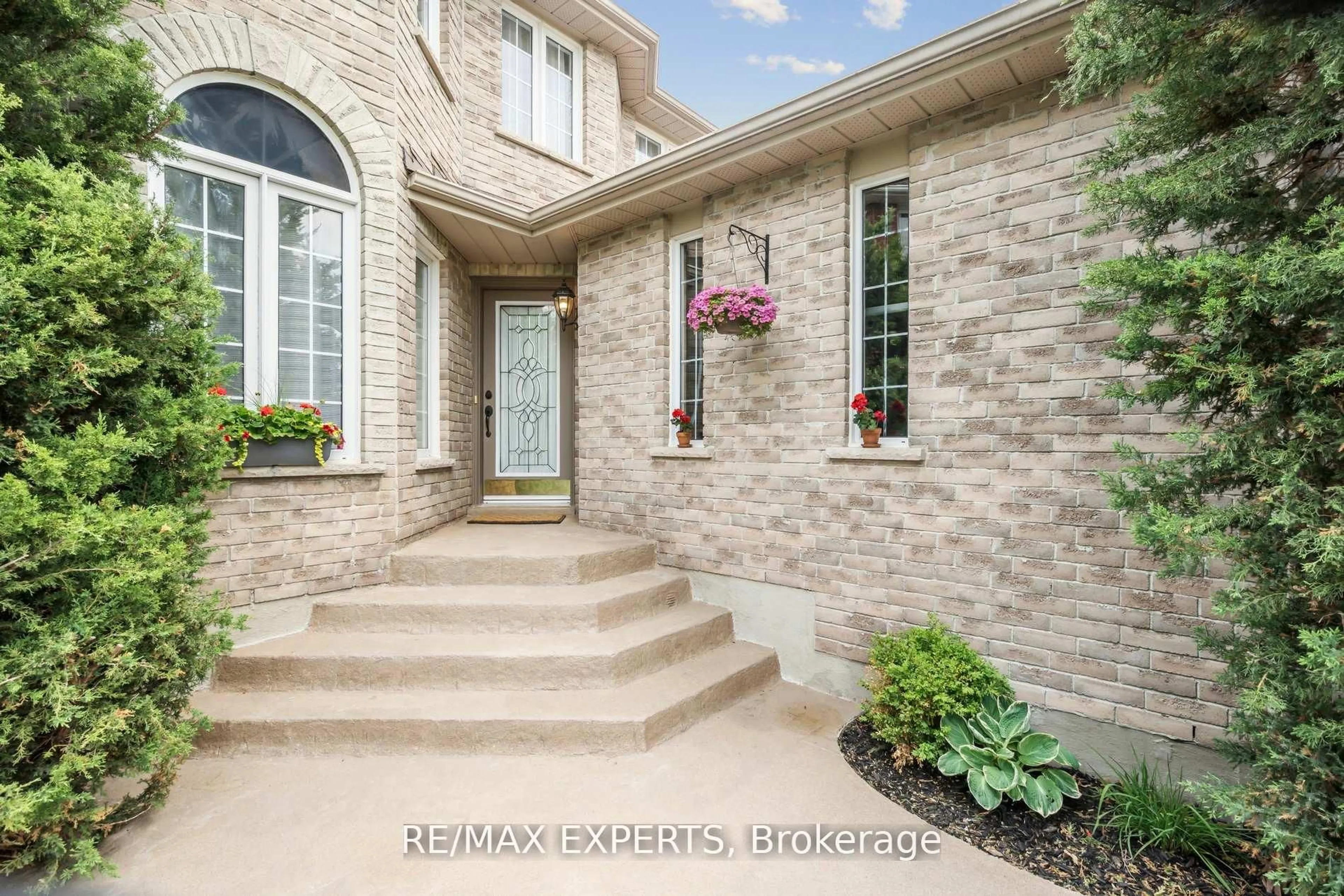 Home with brick exterior material, street for 5 Kelsey Cres, Barrie Ontario L4N 0J7