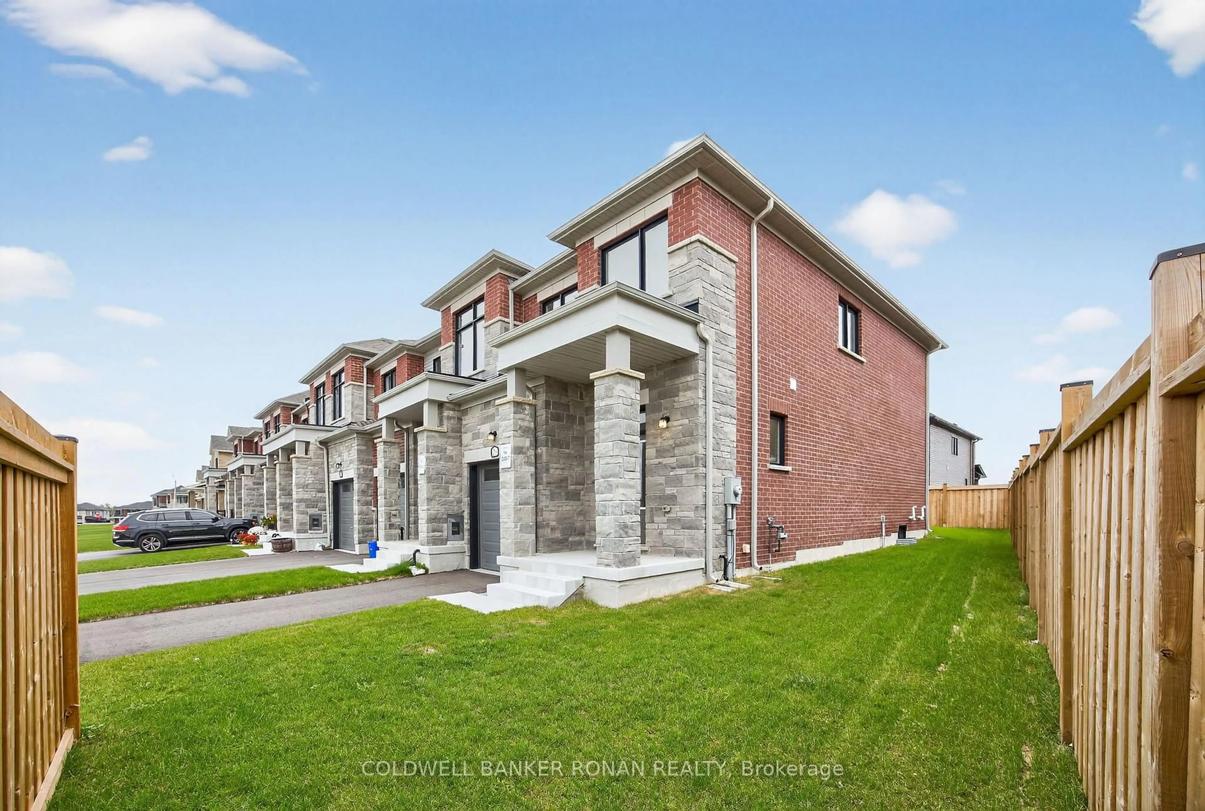 Home with brick exterior material, building for 29 Milady Cres, Barrie Ontario L9J 0X3