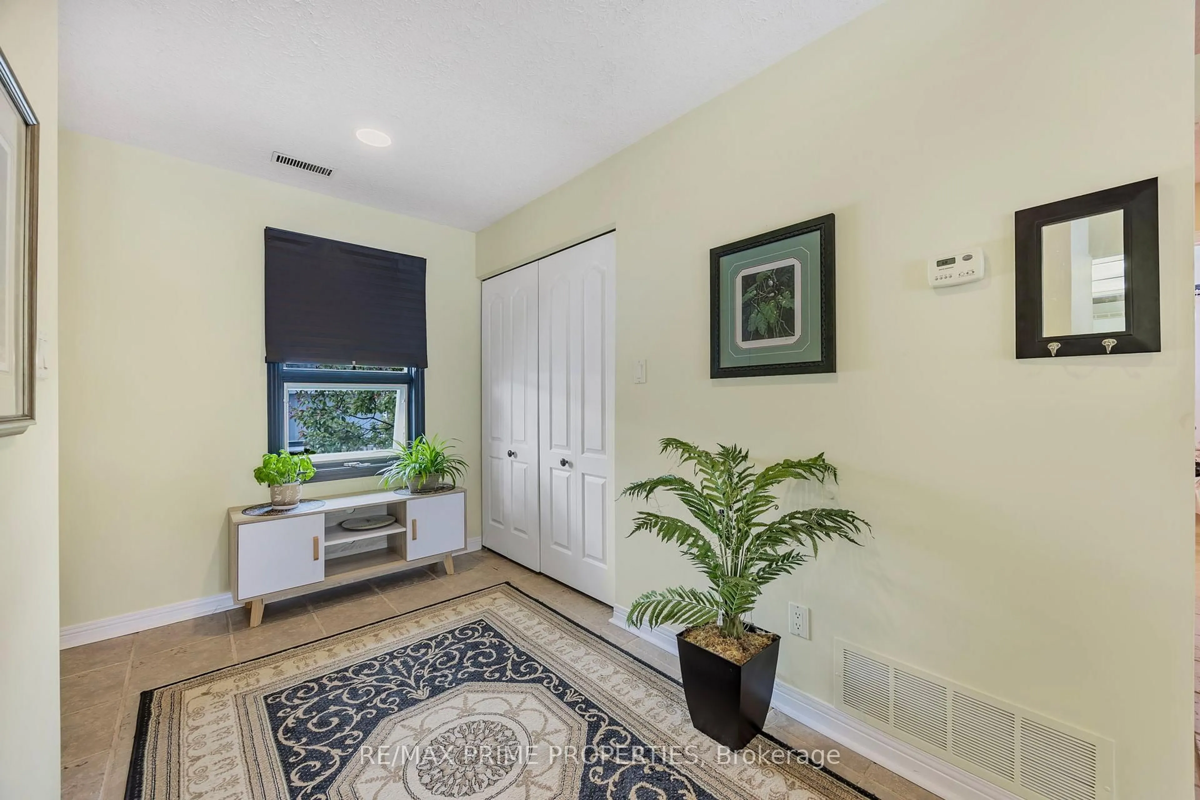 Indoor entryway for 585 Atherley Rd #201, Orillia Ontario L3V 7L5