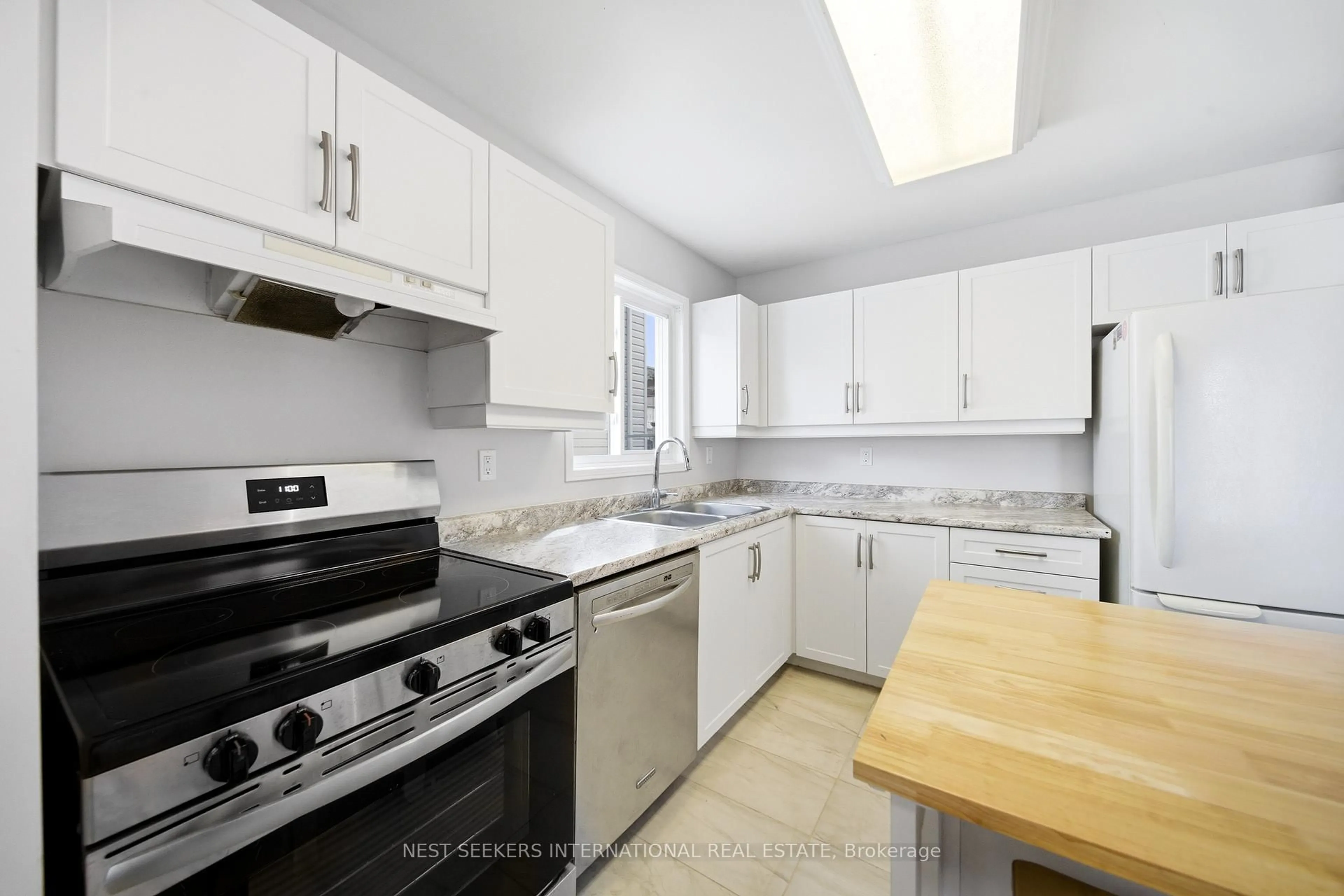 Standard kitchen, unknown for 27 Athabaska Rd, Barrie Ontario L4N 8C9
