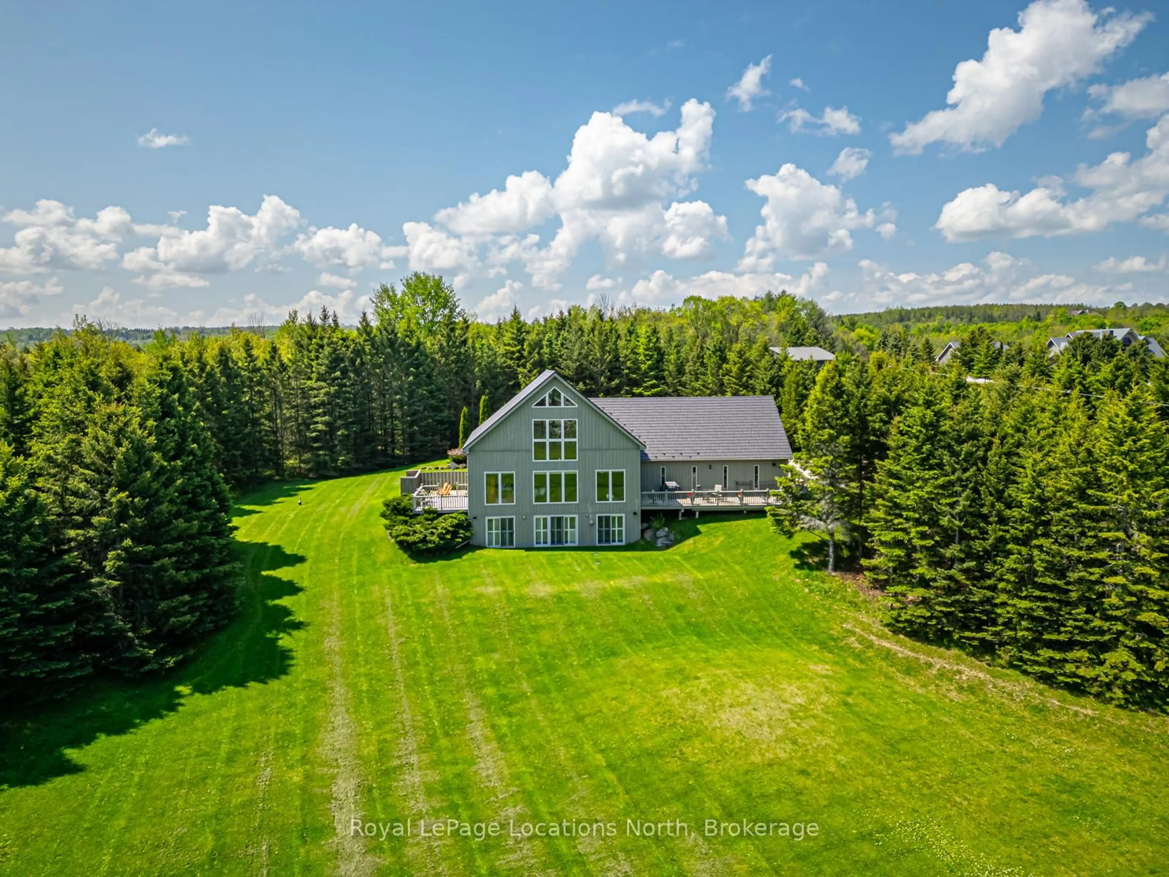 A pic from outside/outdoor area/front of a property/back of a property/a pic from drone, unknown for 9197 County 91 Rd, Clearview Ontario L0M 1H0
