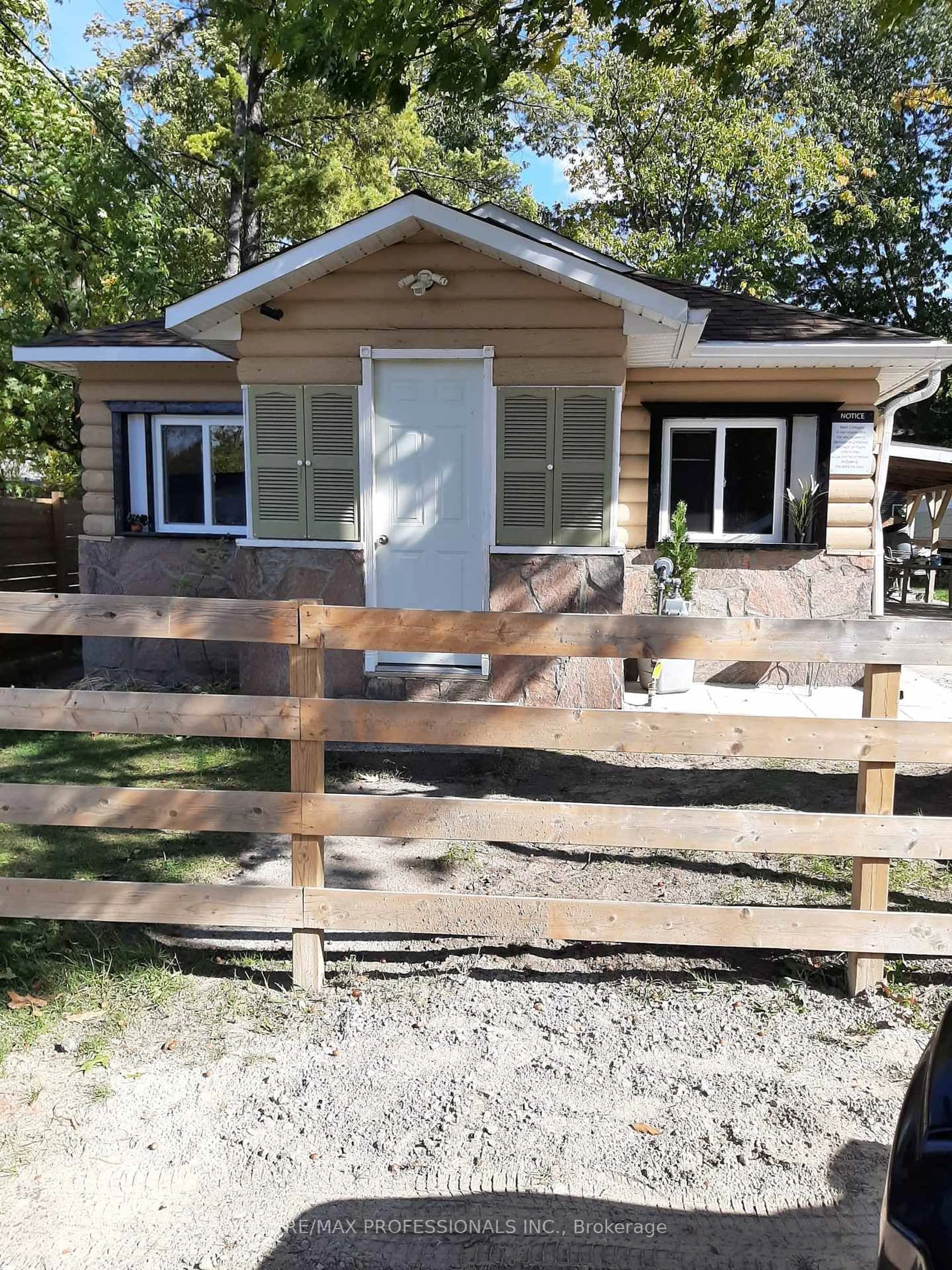 Shed for 39 Beck St, Wasaga Beach Ontario L9Z 2K9
