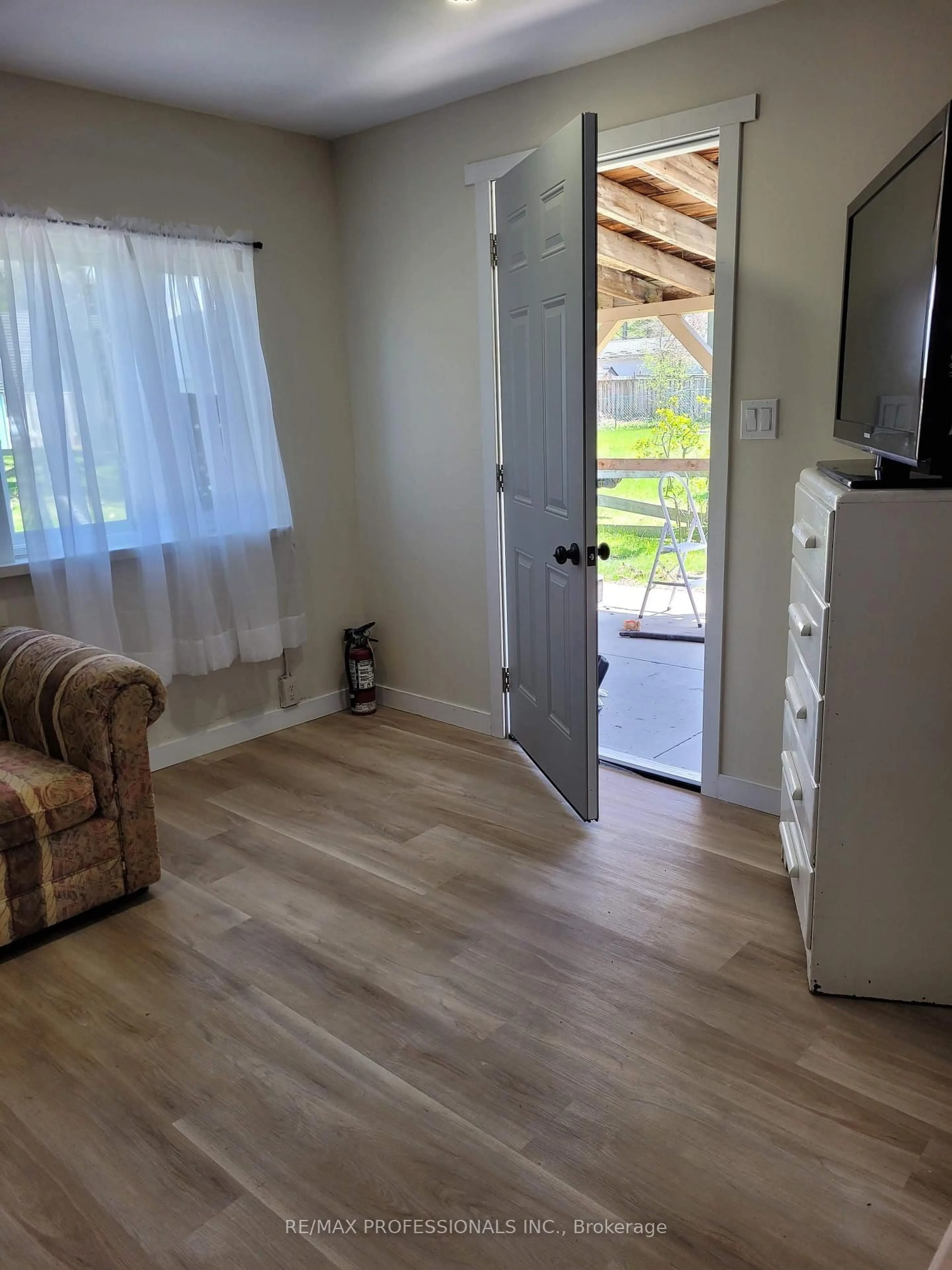 A pic of a room for 39 Beck St, Wasaga Beach Ontario L9Z 2K9